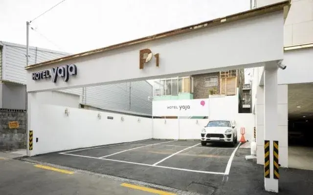 Property building in Hotel Yaja Gwangalli Property building in Hotel Yaja Gwangalli