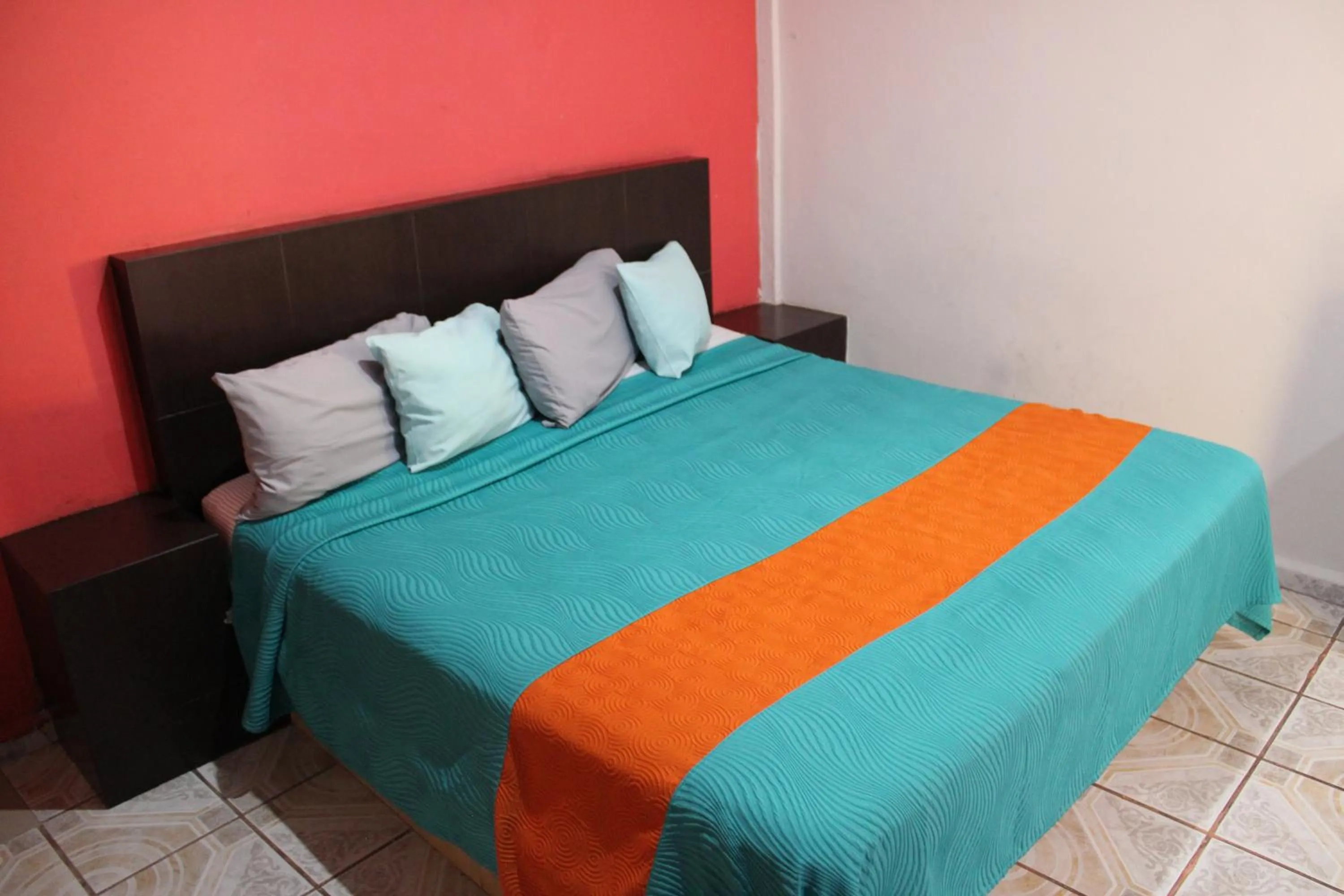 Photo of the whole room, Bed in Hotel Guaranducha Inn