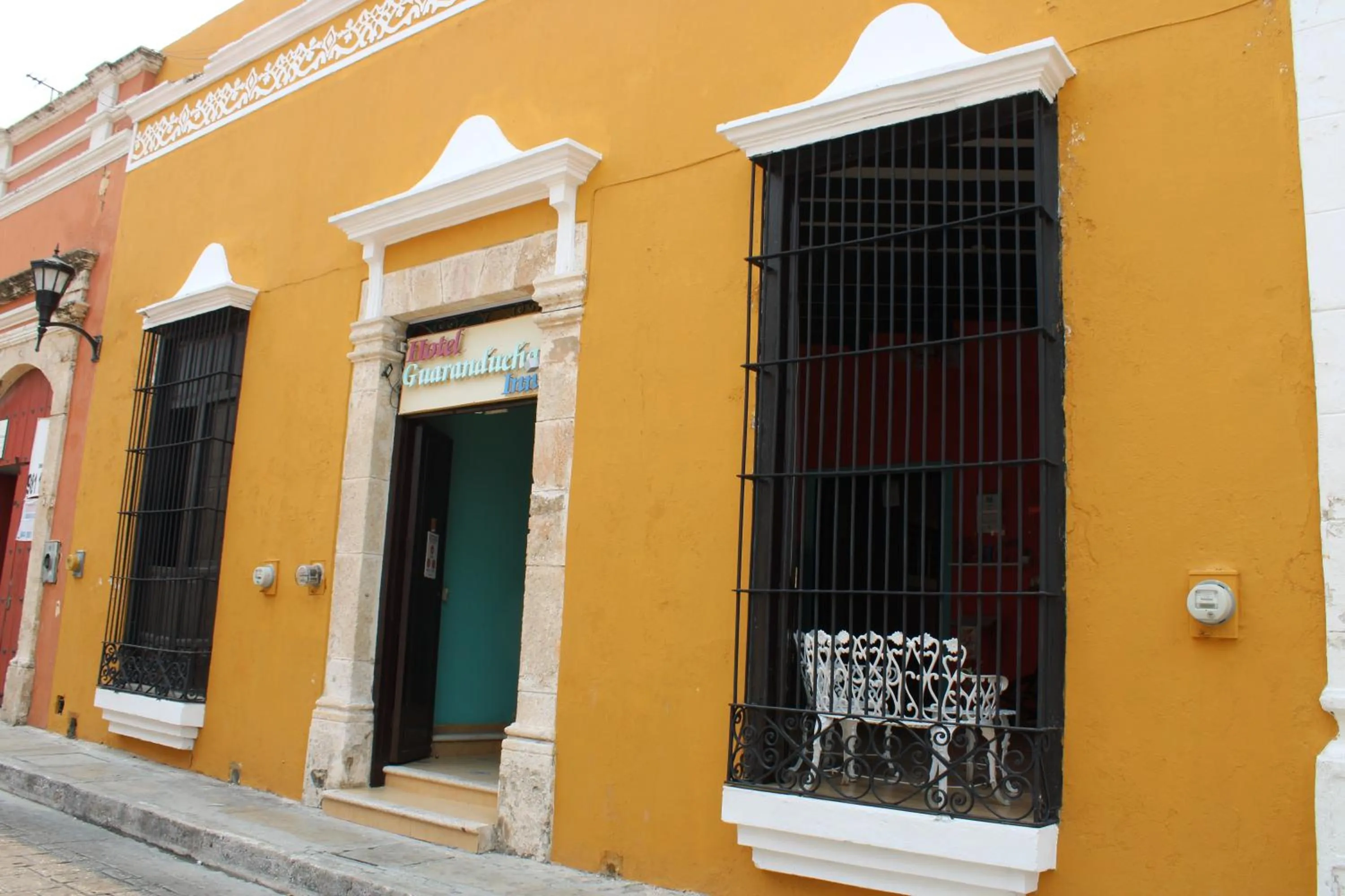 Property building in Hotel Guaranducha Inn