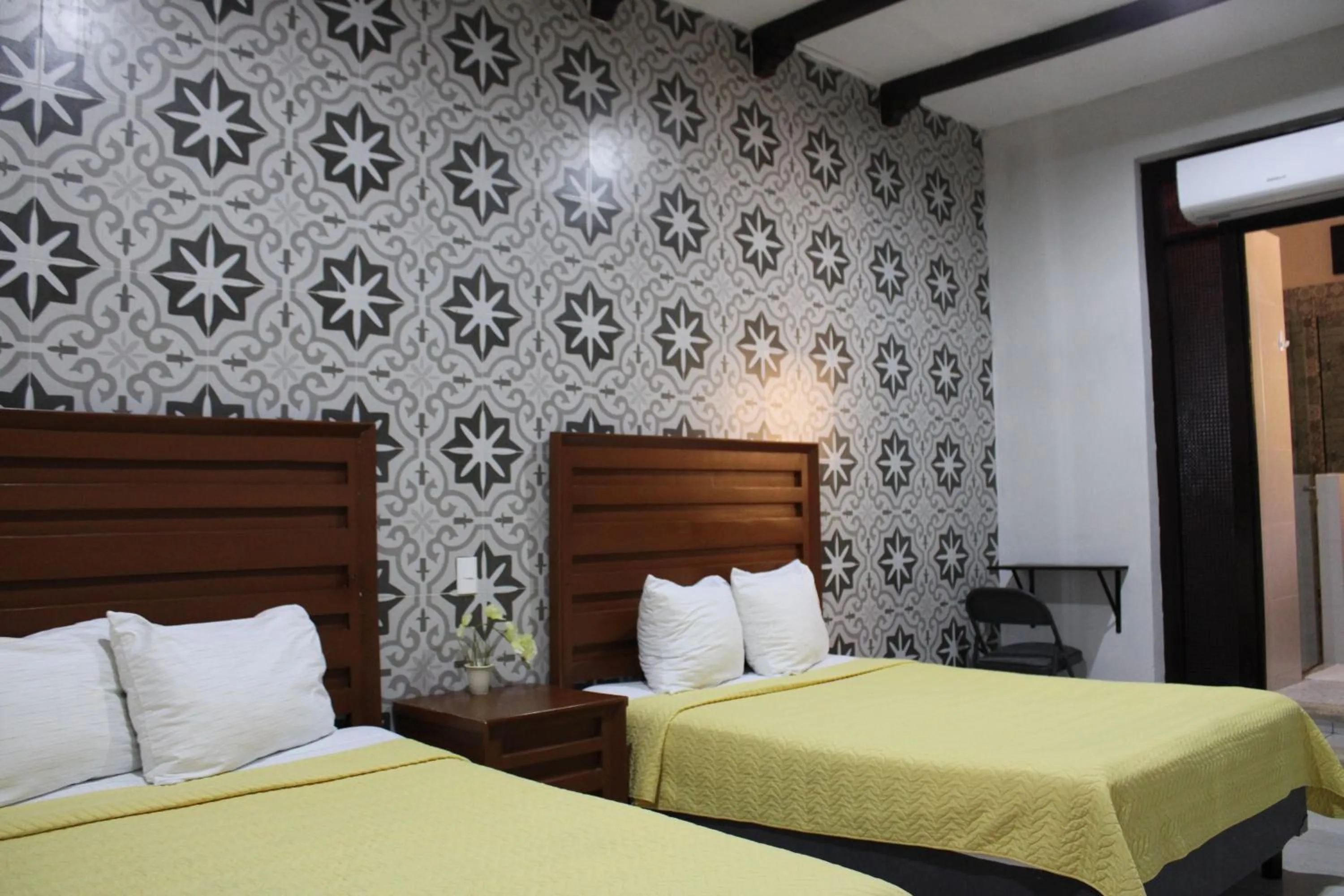 Photo of the whole room, Bed in Hotel Guaranducha Inn