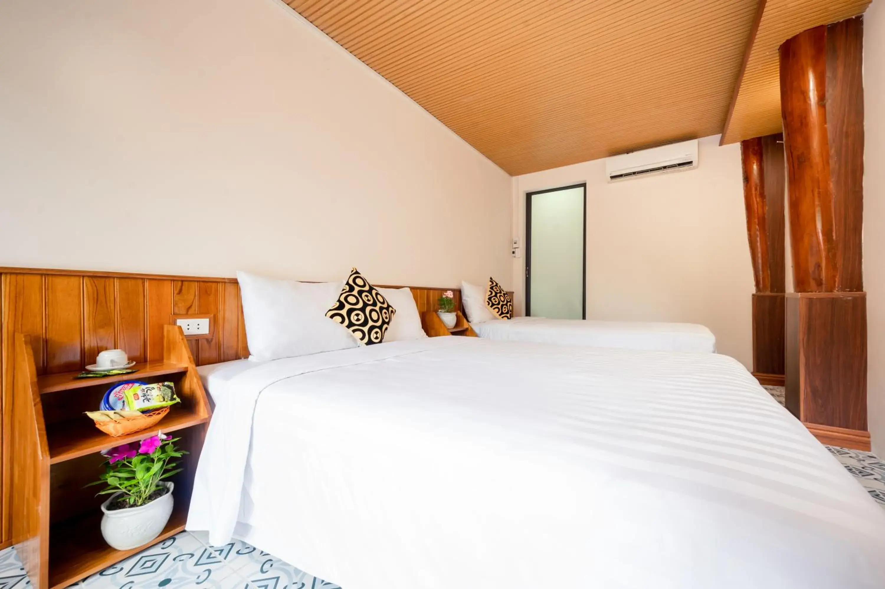 Still House Double/Twin with Mountain & Garden View - single occupancy in Catba Papillon Garden Bungalows & Resort Still House Double/Twin with Mountain & Garden View - single occupancy in Catba Papillon Garden Bungalows & Resort