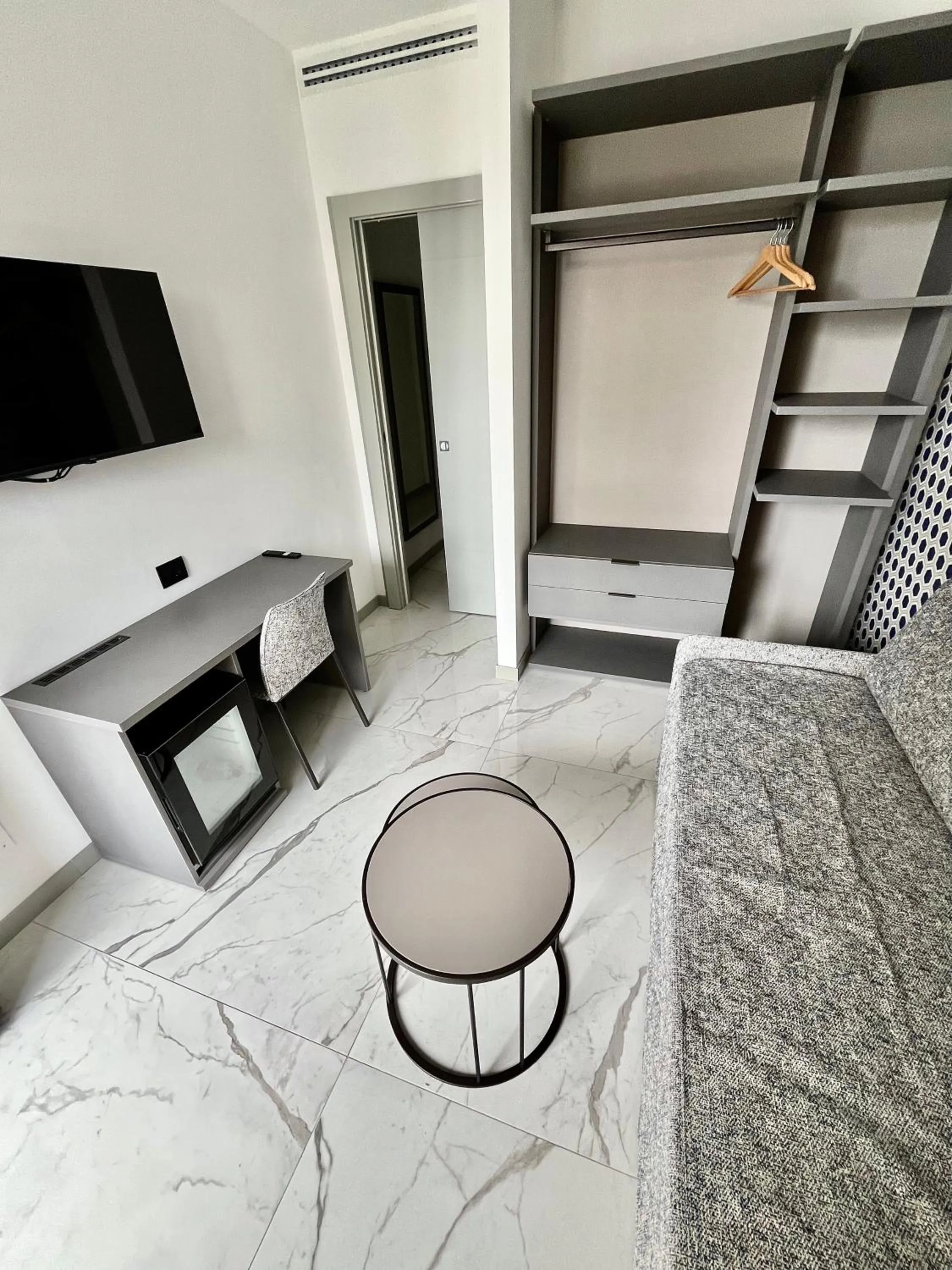 Communal lounge/ TV room, Bed in Hotel Villa Levi