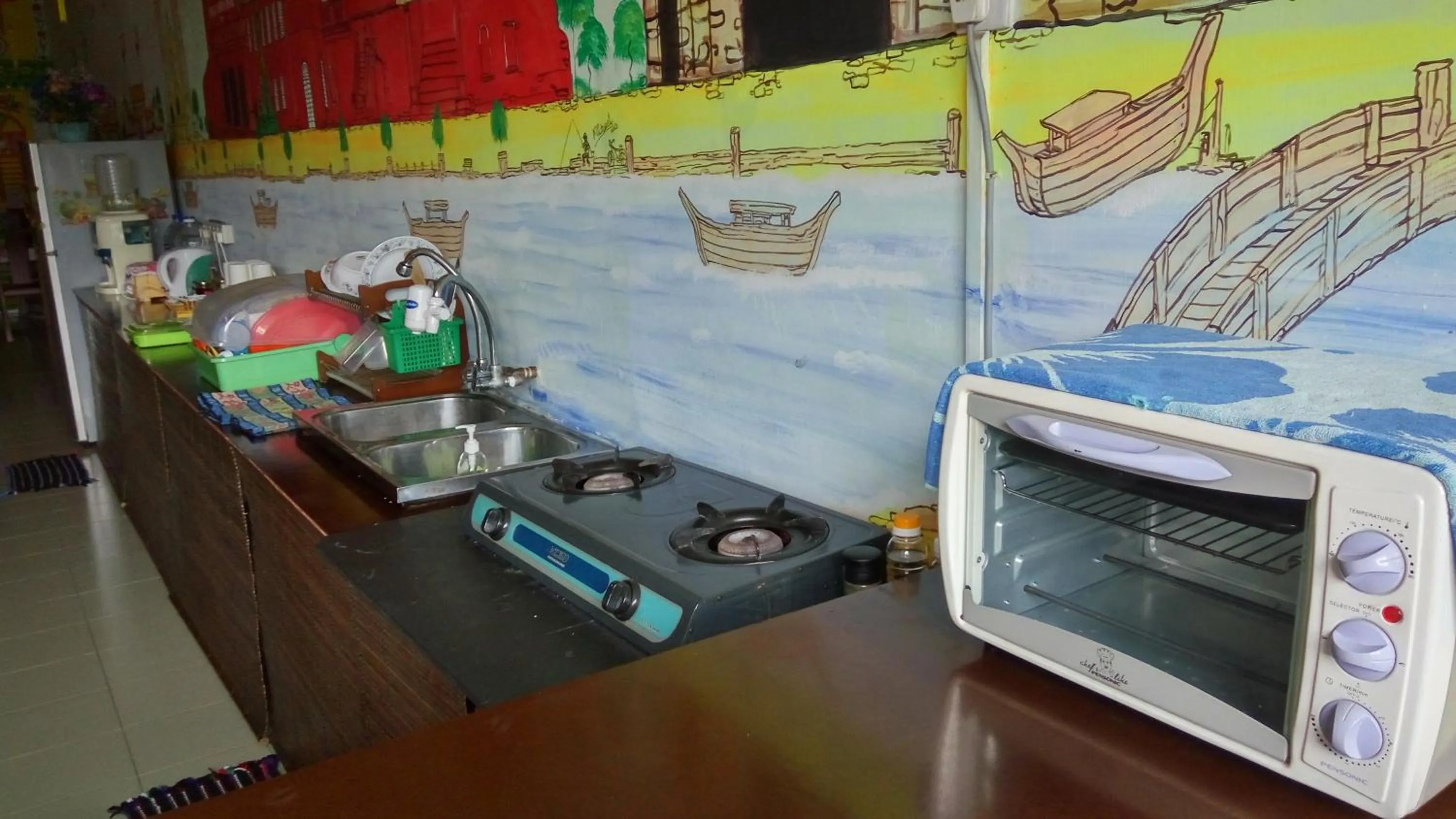 Kitchen or kitchenette in Old Town Guest House