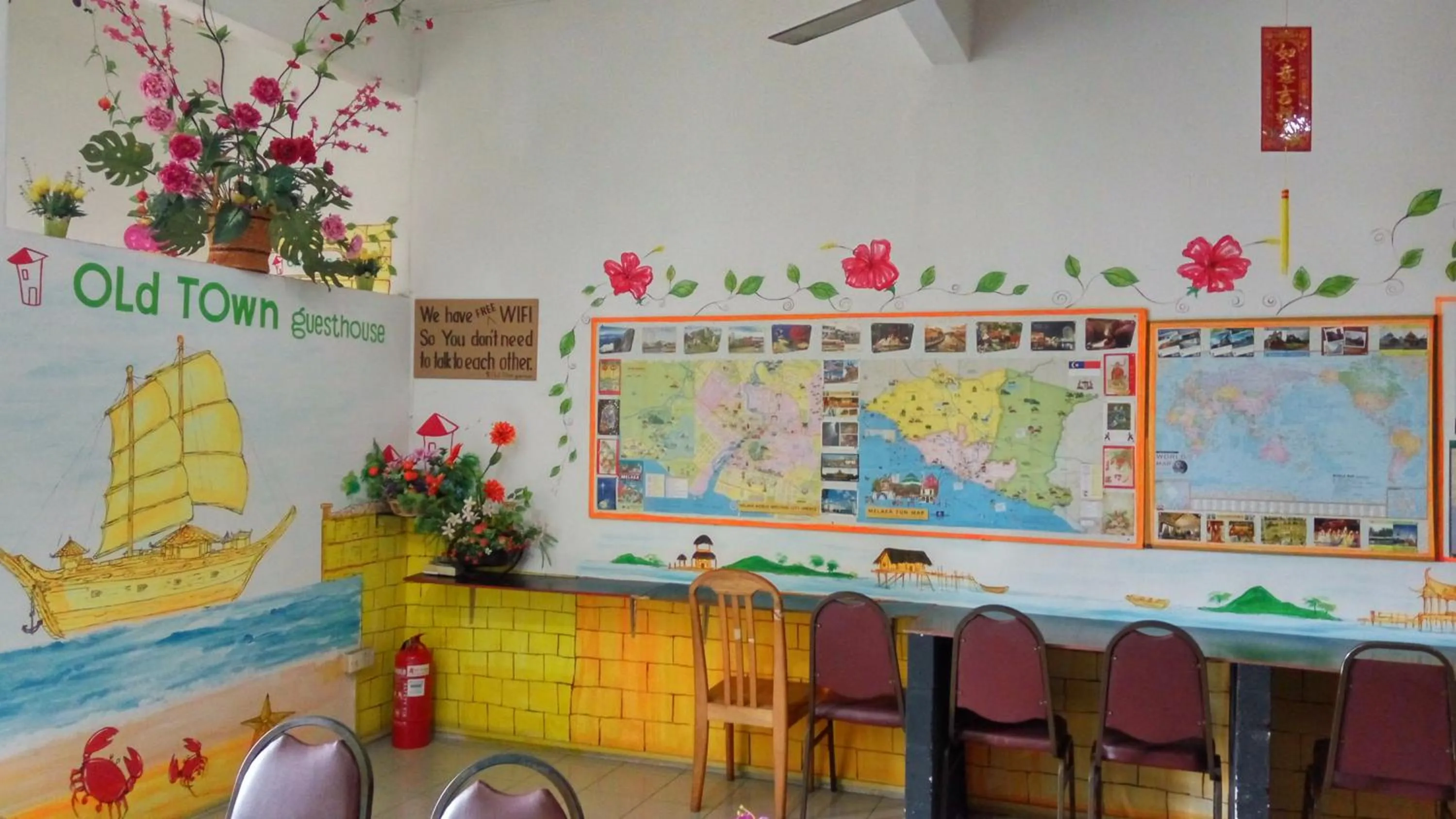 Communal lounge/ TV room in Old Town Guest House