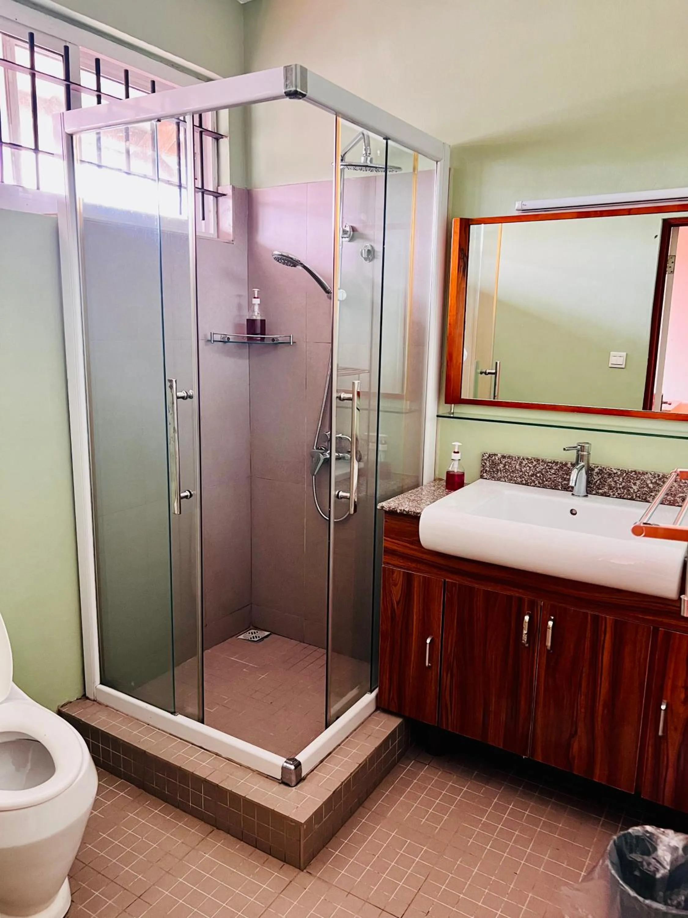 Shower in Vintage Lodge