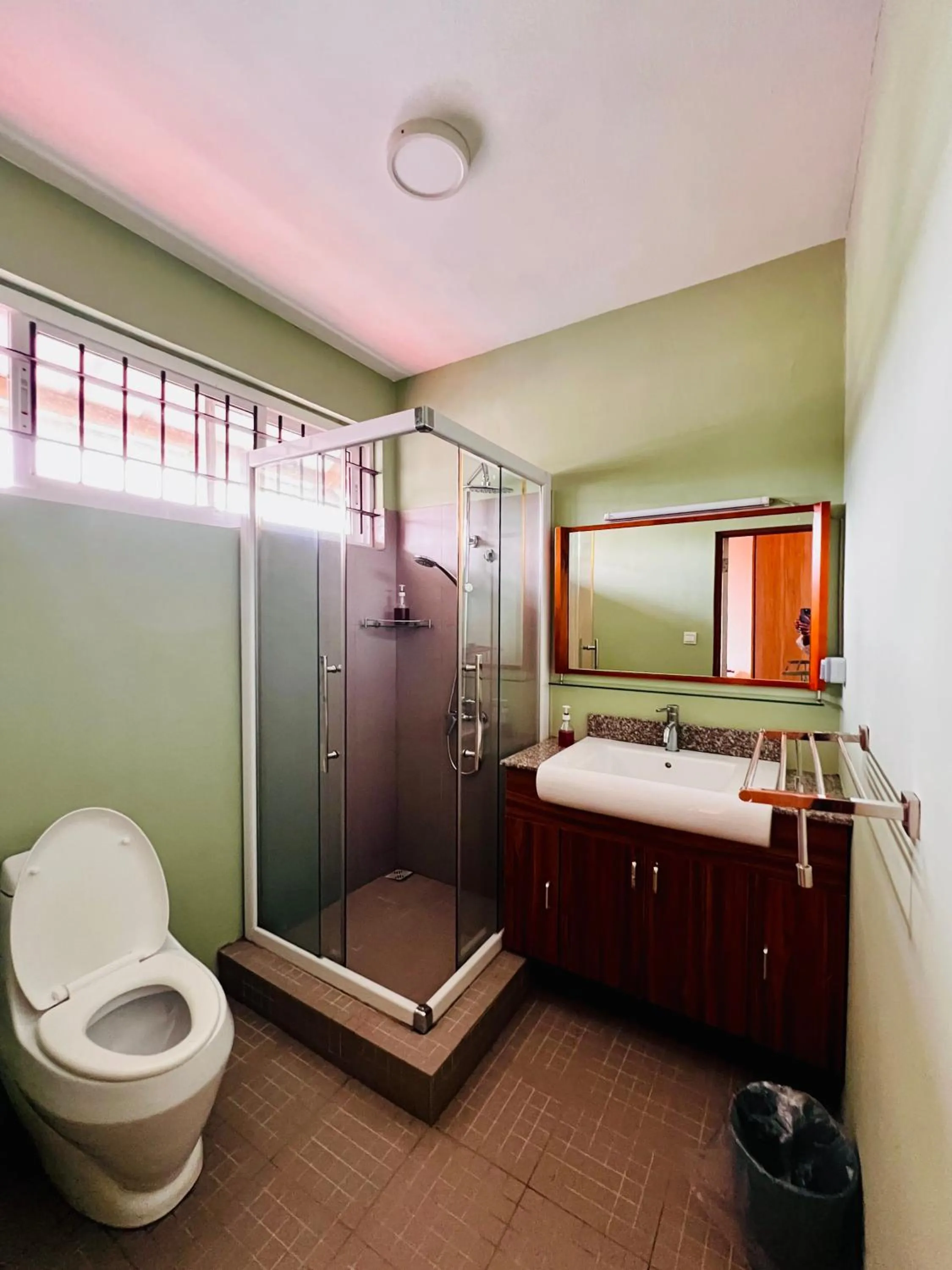 Shower in Vintage Lodge