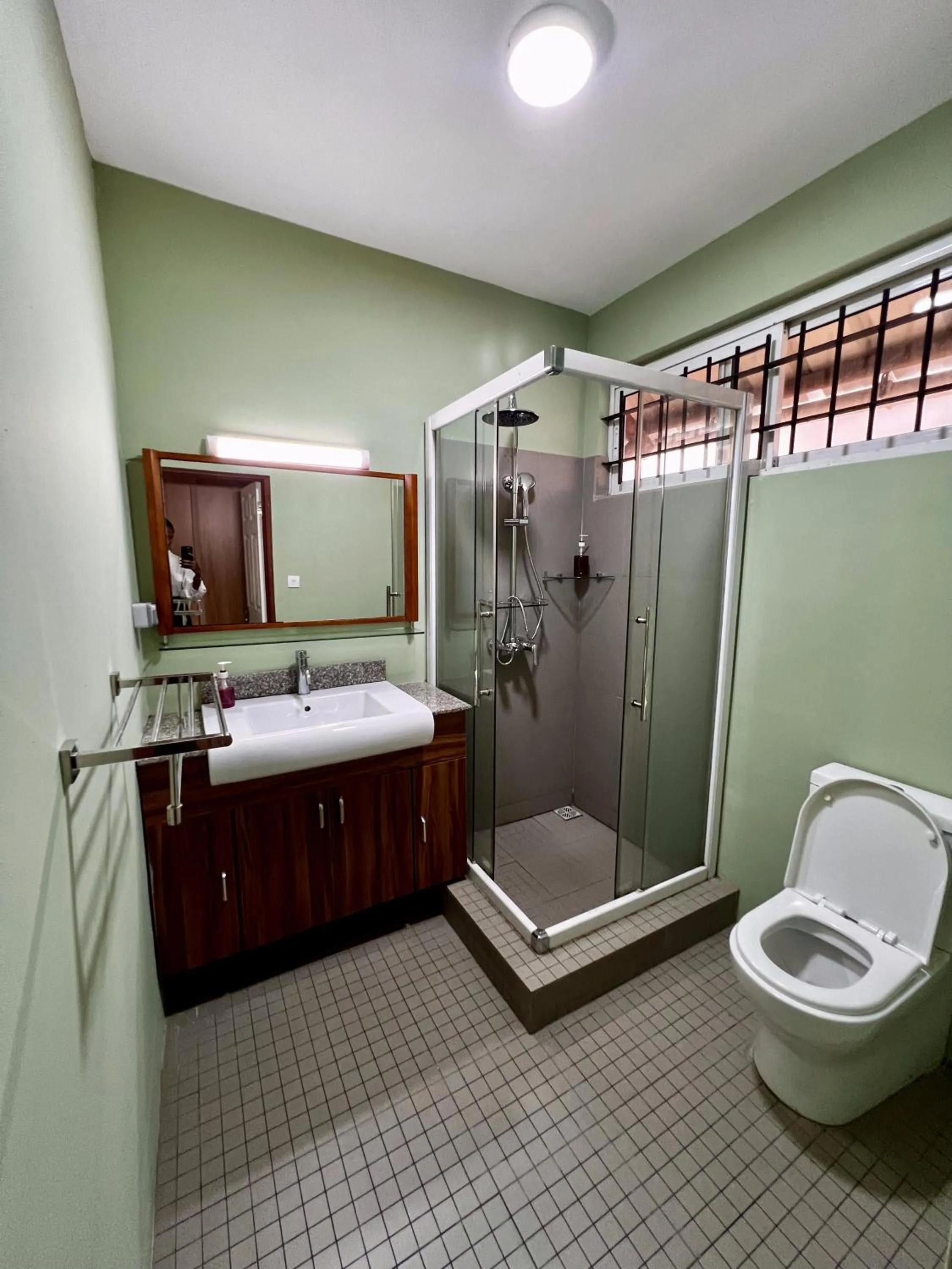 Shower in Vintage Lodge