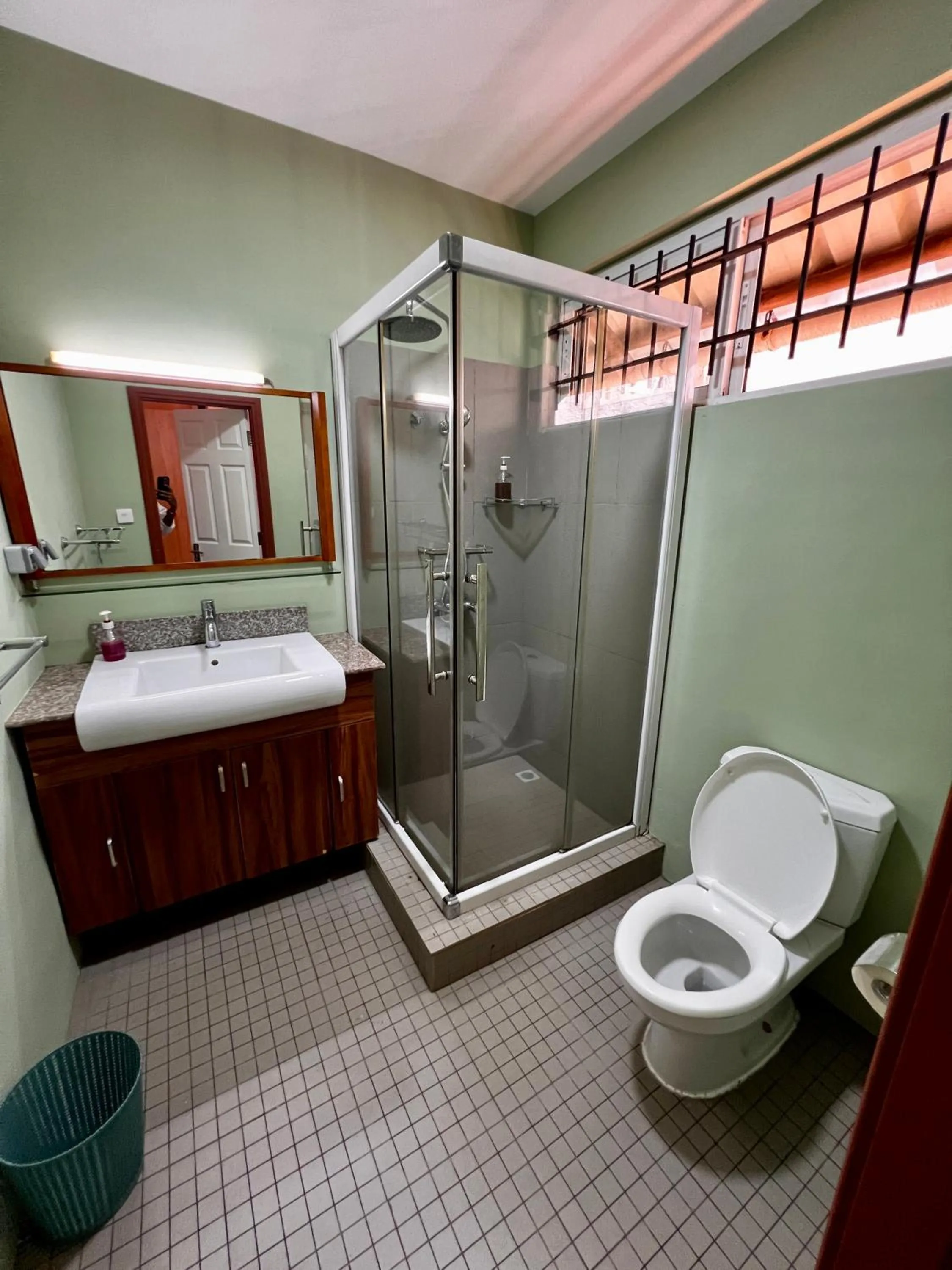 Shower in Vintage Lodge