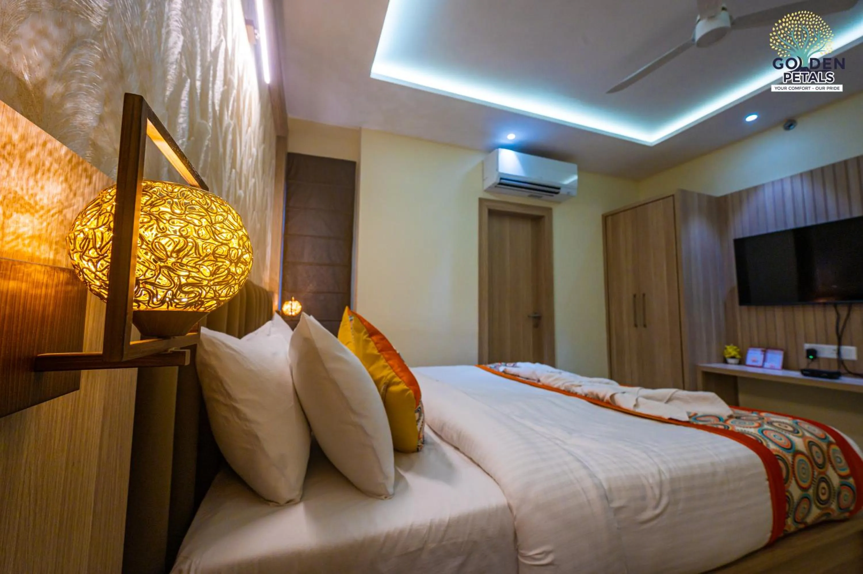 Bed in Hotel Golden Petals