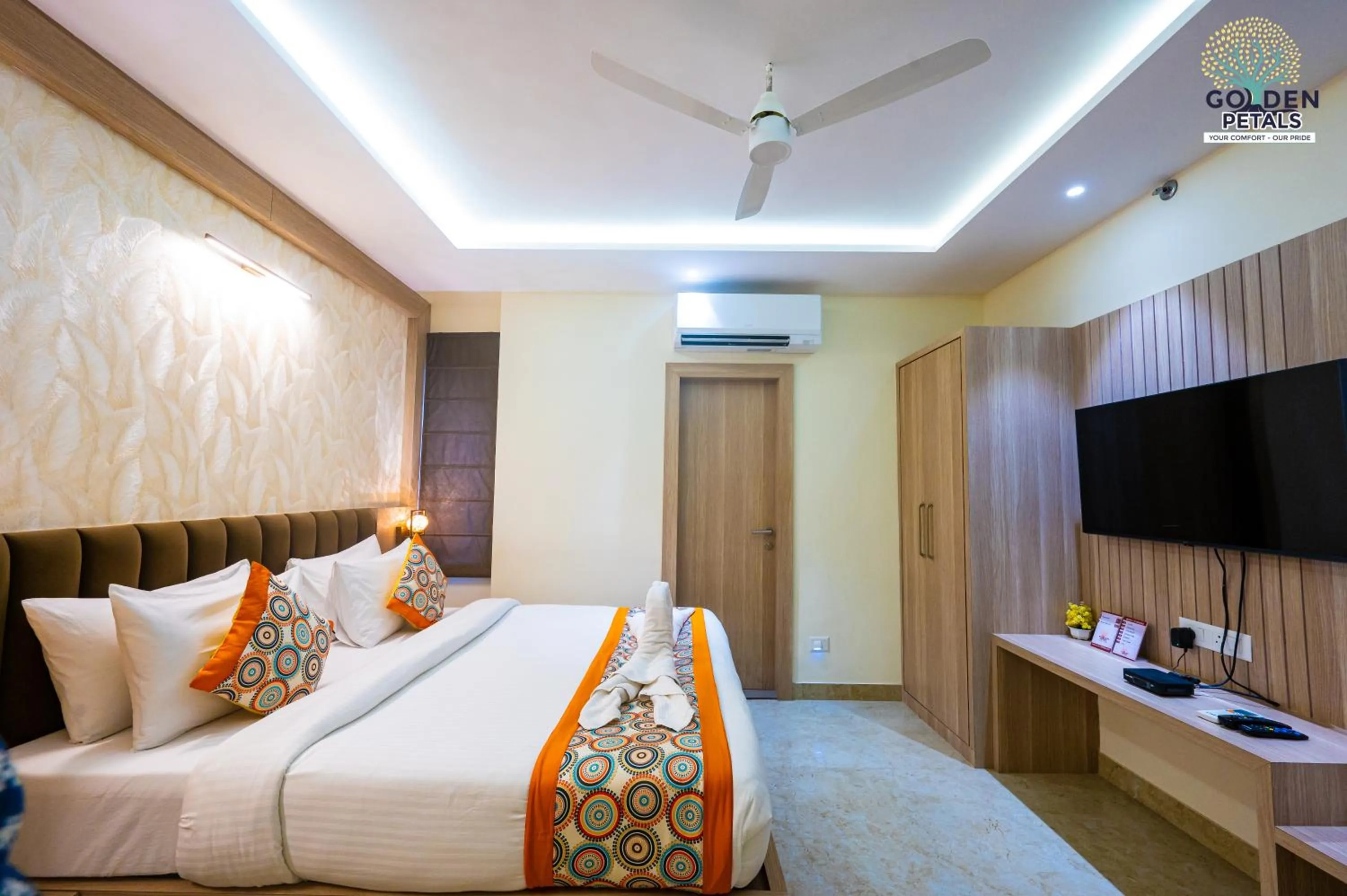 Bed in Hotel Golden Petals