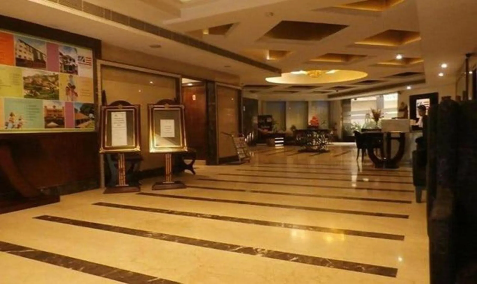 Lobby or reception in Super Townhouse OAK Hotel B City Mark