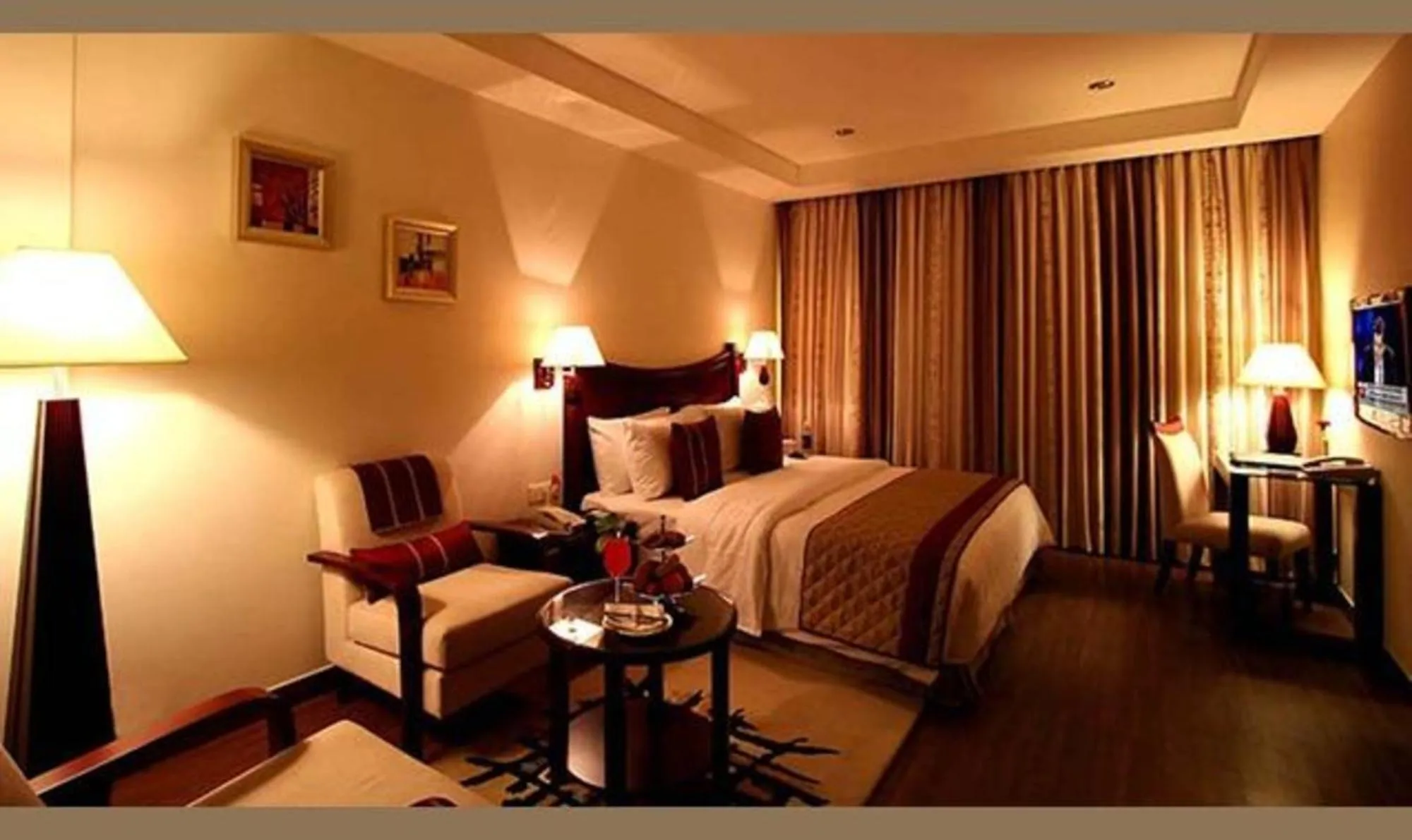 Bed in Super Townhouse OAK Hotel B City Mark