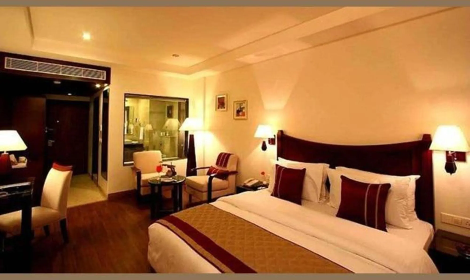 Bed in Super Townhouse OAK Hotel B City Mark