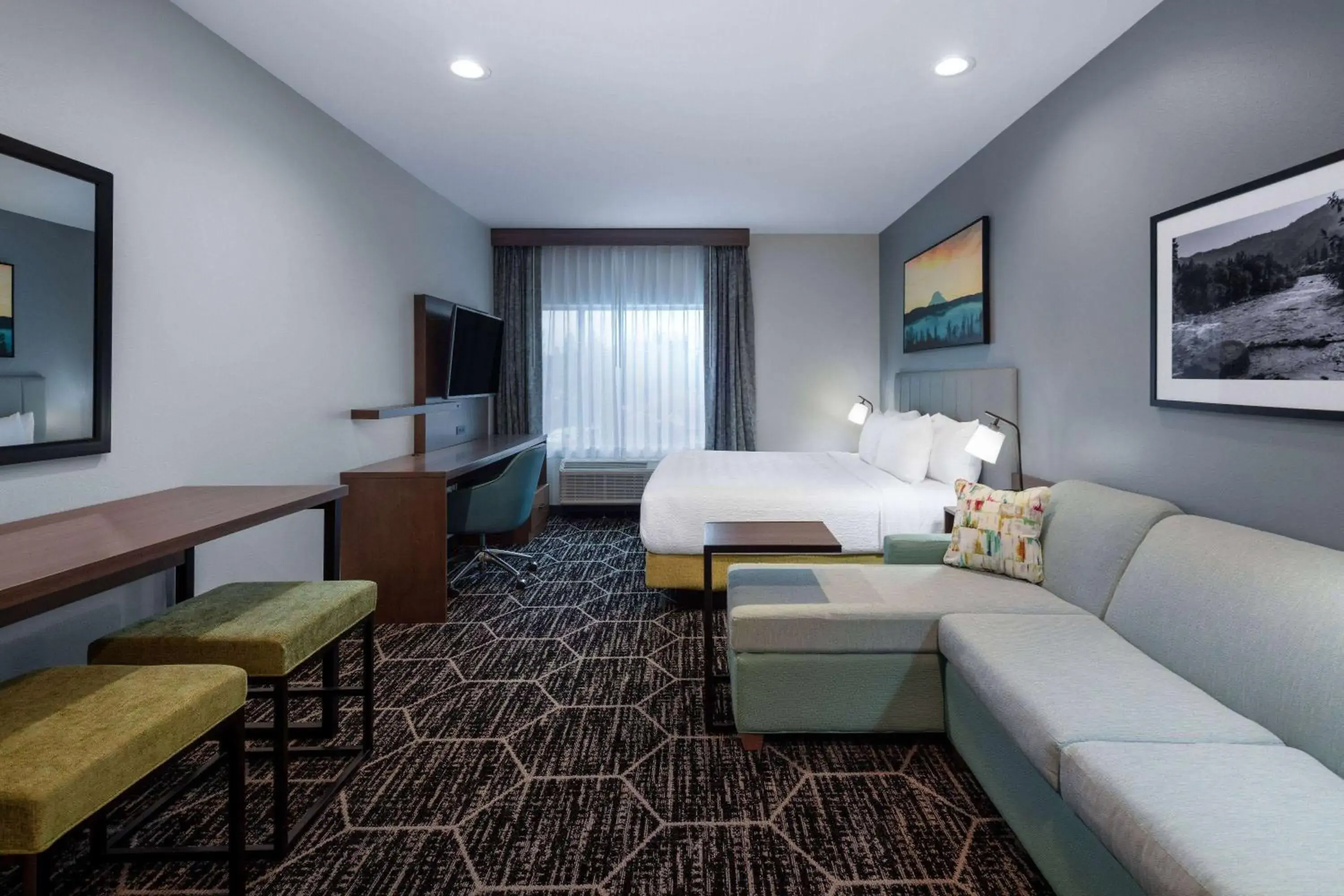 King Suite with Kitchenette - Non-Smoking in La Quinta Inn & Suites by Wyndham Centralia King Suite with Kitchenette - Non-Smoking in La Quinta Inn & Suites by Wyndham Centralia