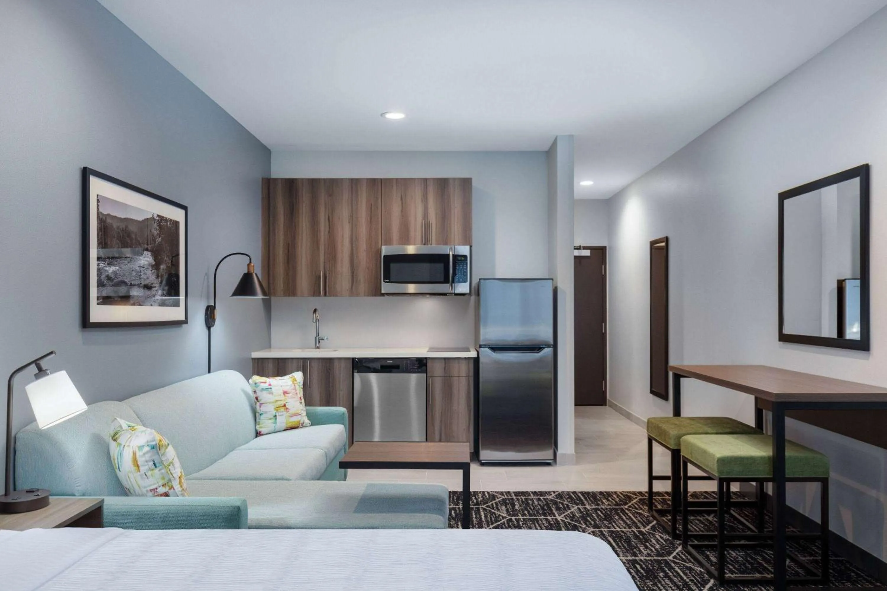 Bed in La Quinta Inn & Suites by Wyndham Centralia