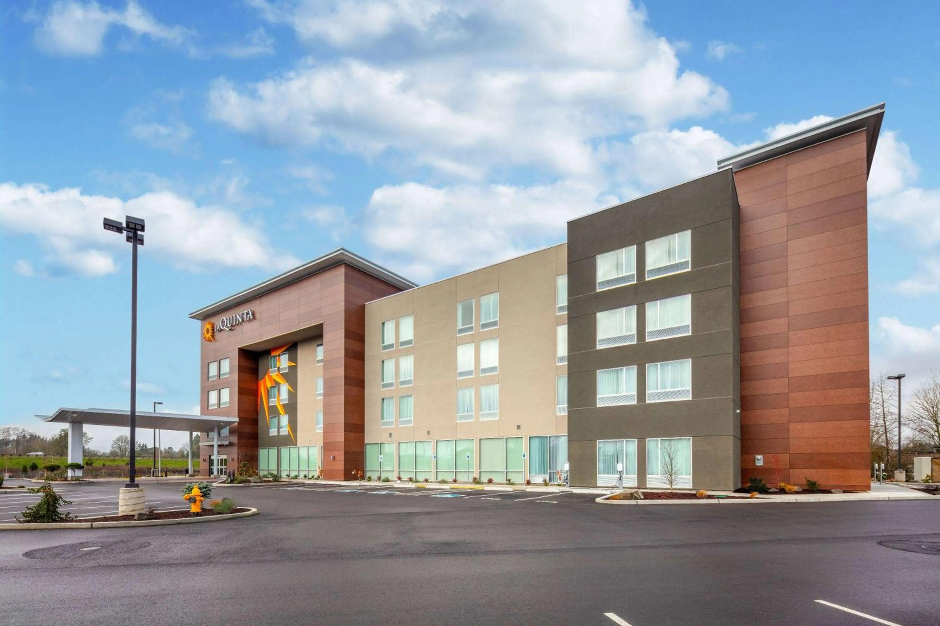 Property building in La Quinta Inn & Suites by Wyndham Centralia