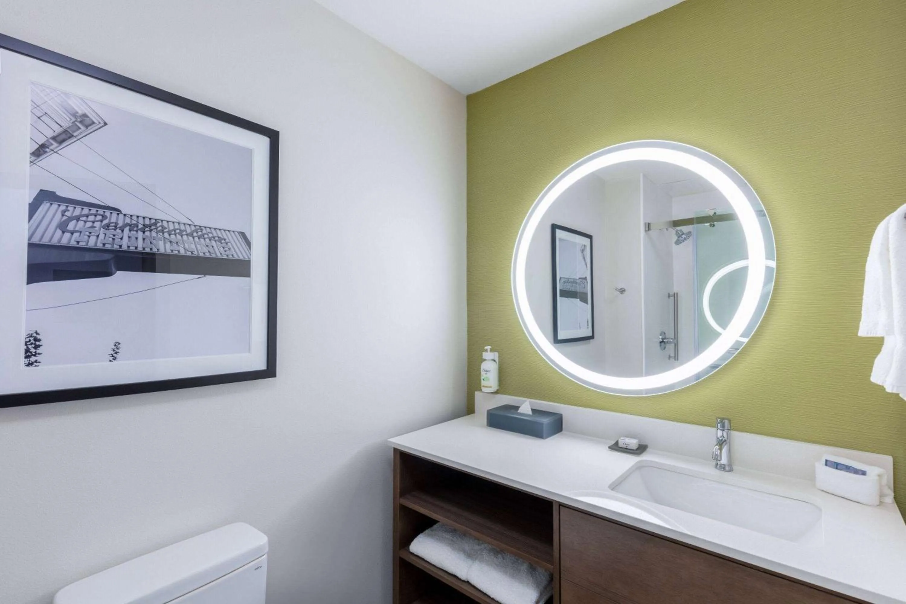 Photo of the whole room in La Quinta Inn & Suites by Wyndham Centralia