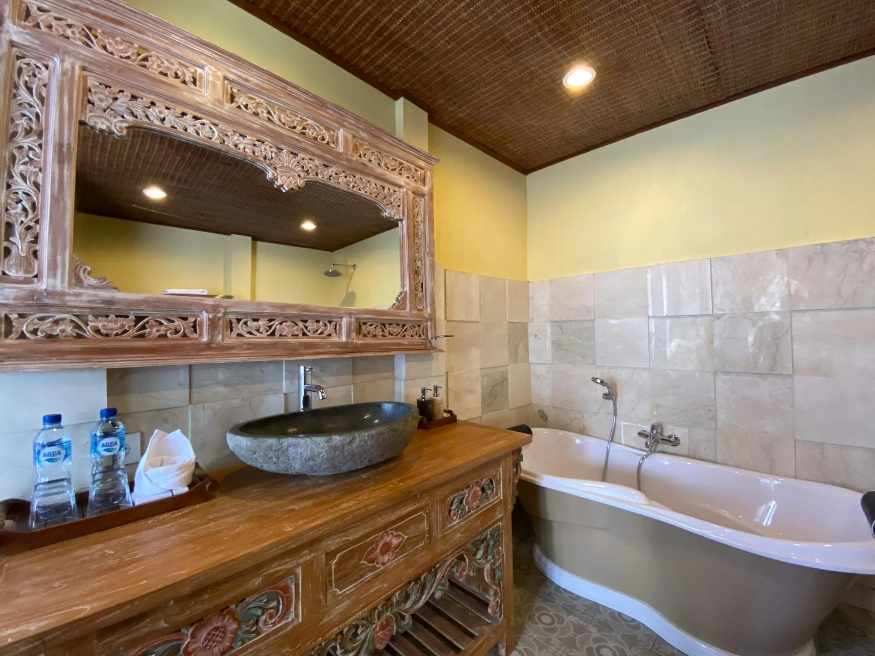 Toilet in Uma Linggah Resort by Puri Signatures