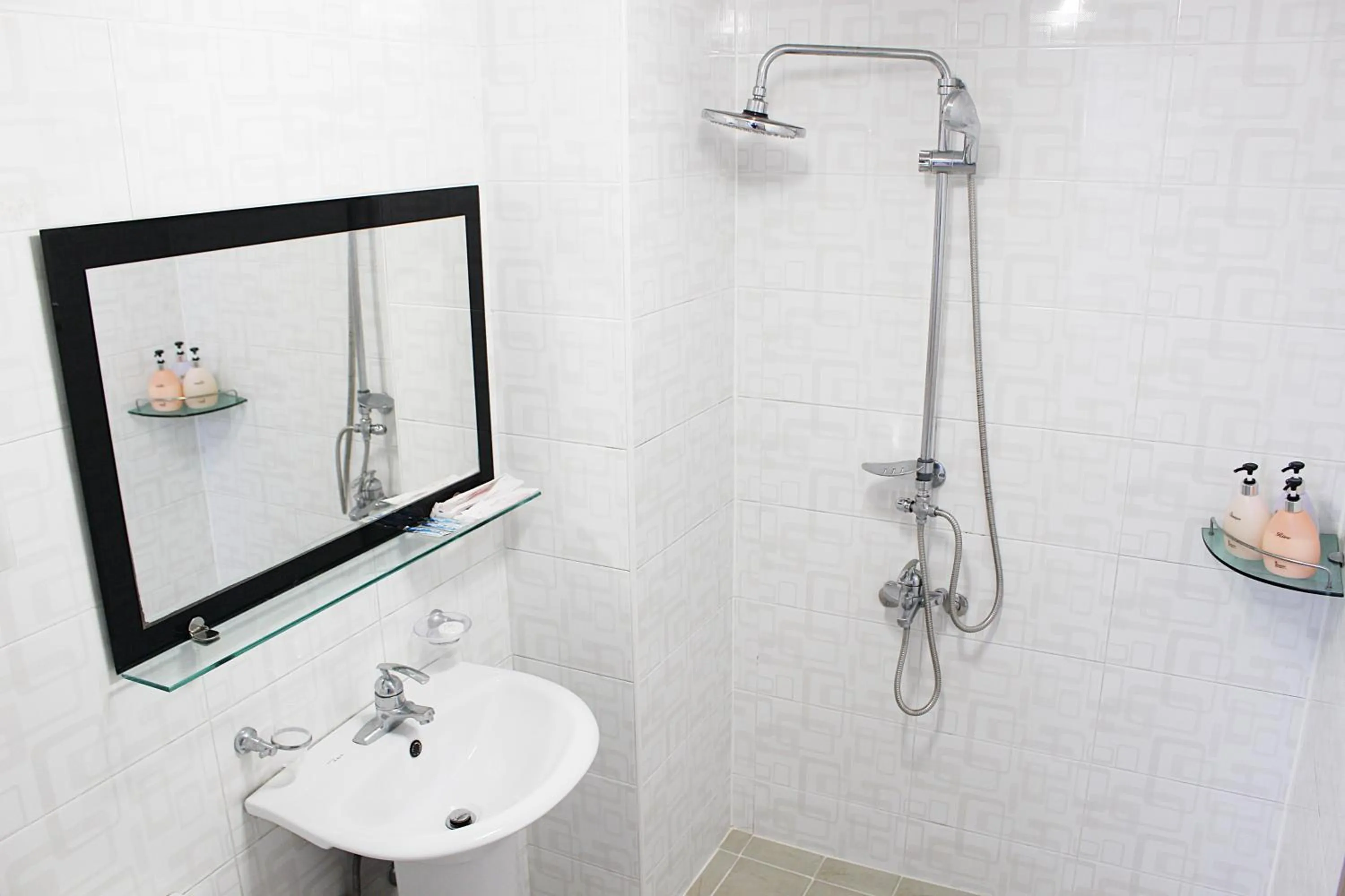 Shower in HY Choi Hostel