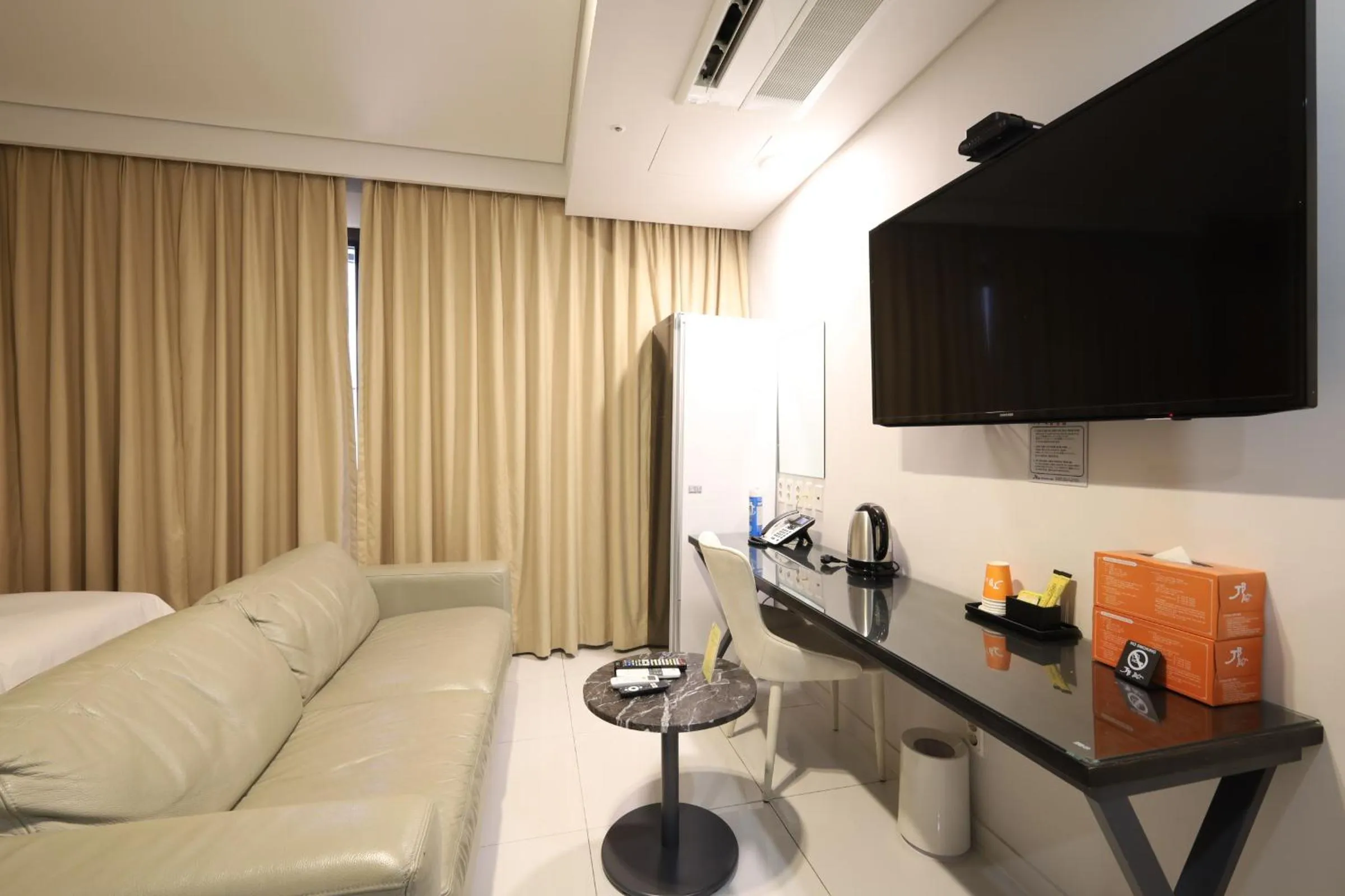 TV and multimedia in JB Design Hotel