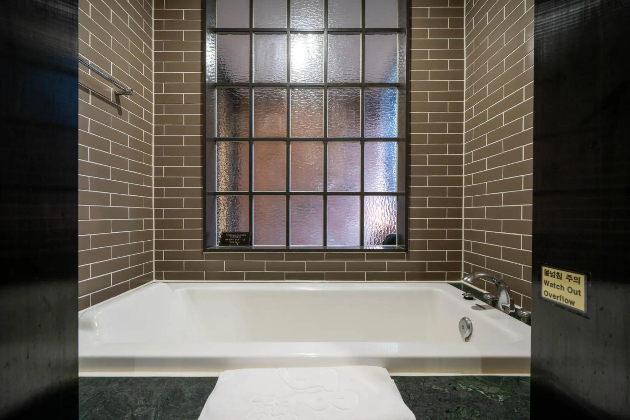 Bath in JB Design Hotel