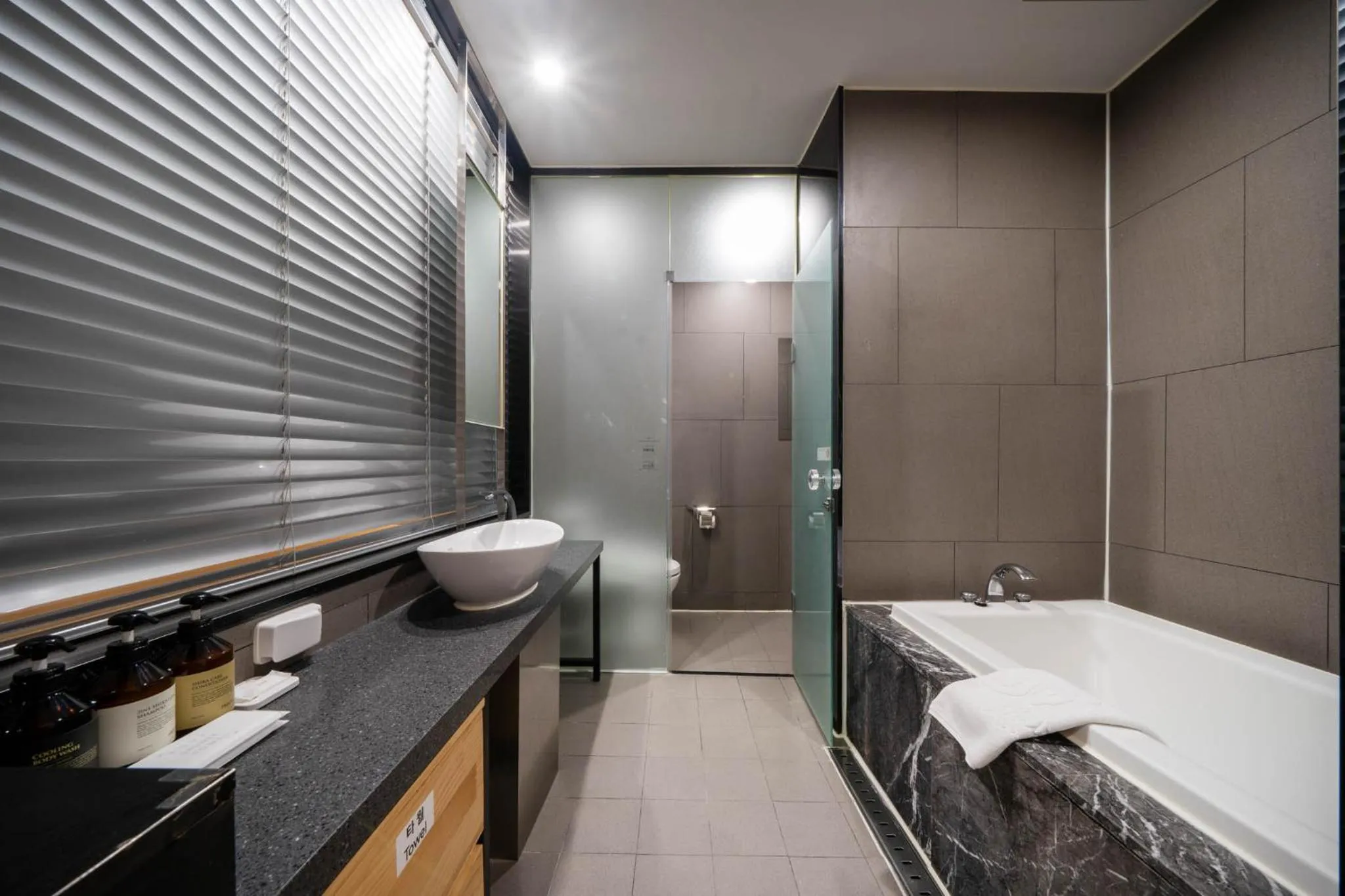 Bathroom, Bed in JB Design Hotel