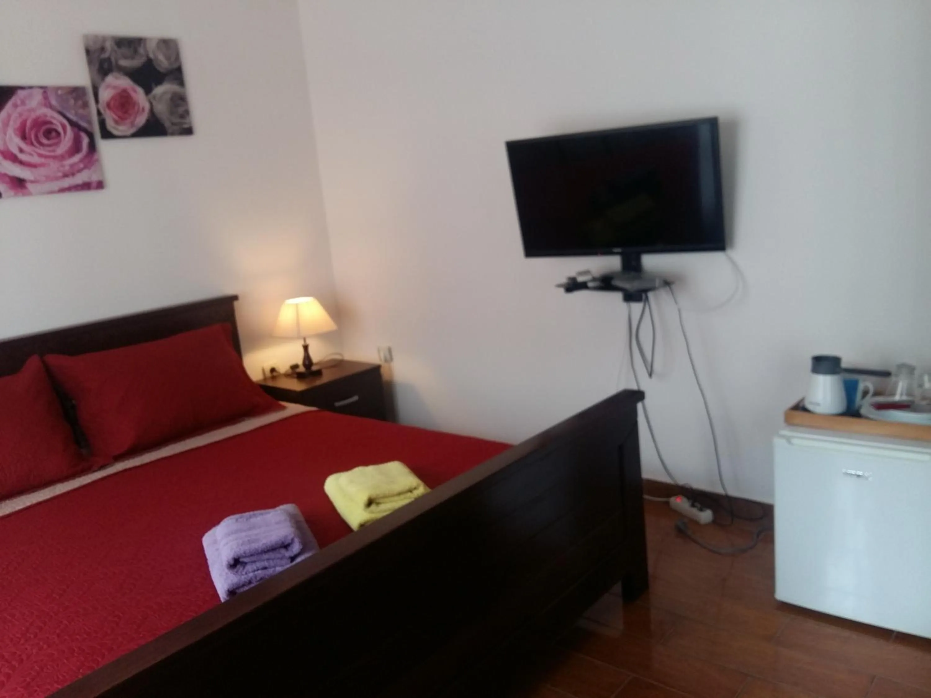 Decorative detail, Bed in Lazar Apartments