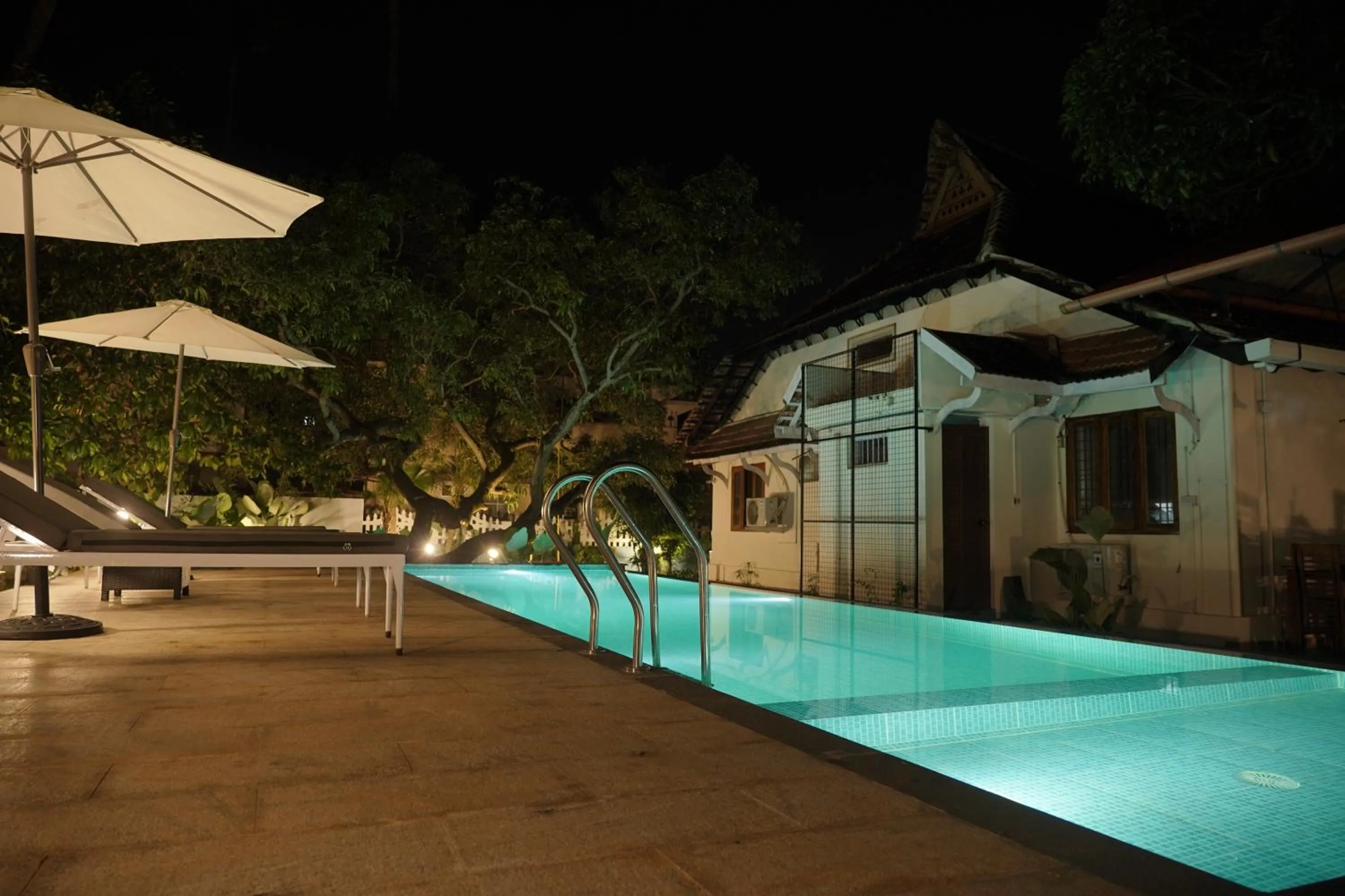 Swimming pool in Alfred Place