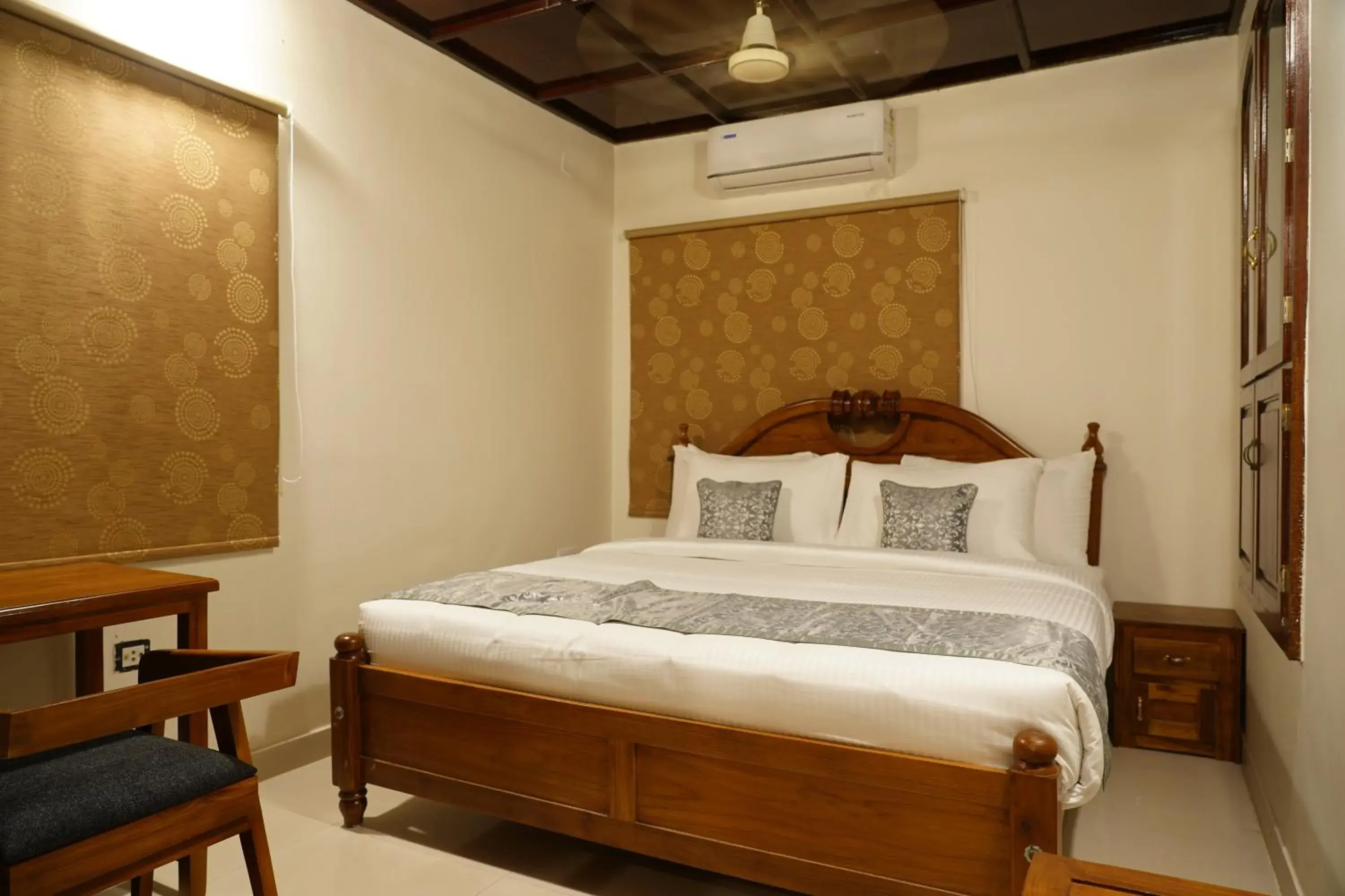 Photo of the whole room, Bed in Alfred Place Photo of the whole room, Bed in Alfred Place