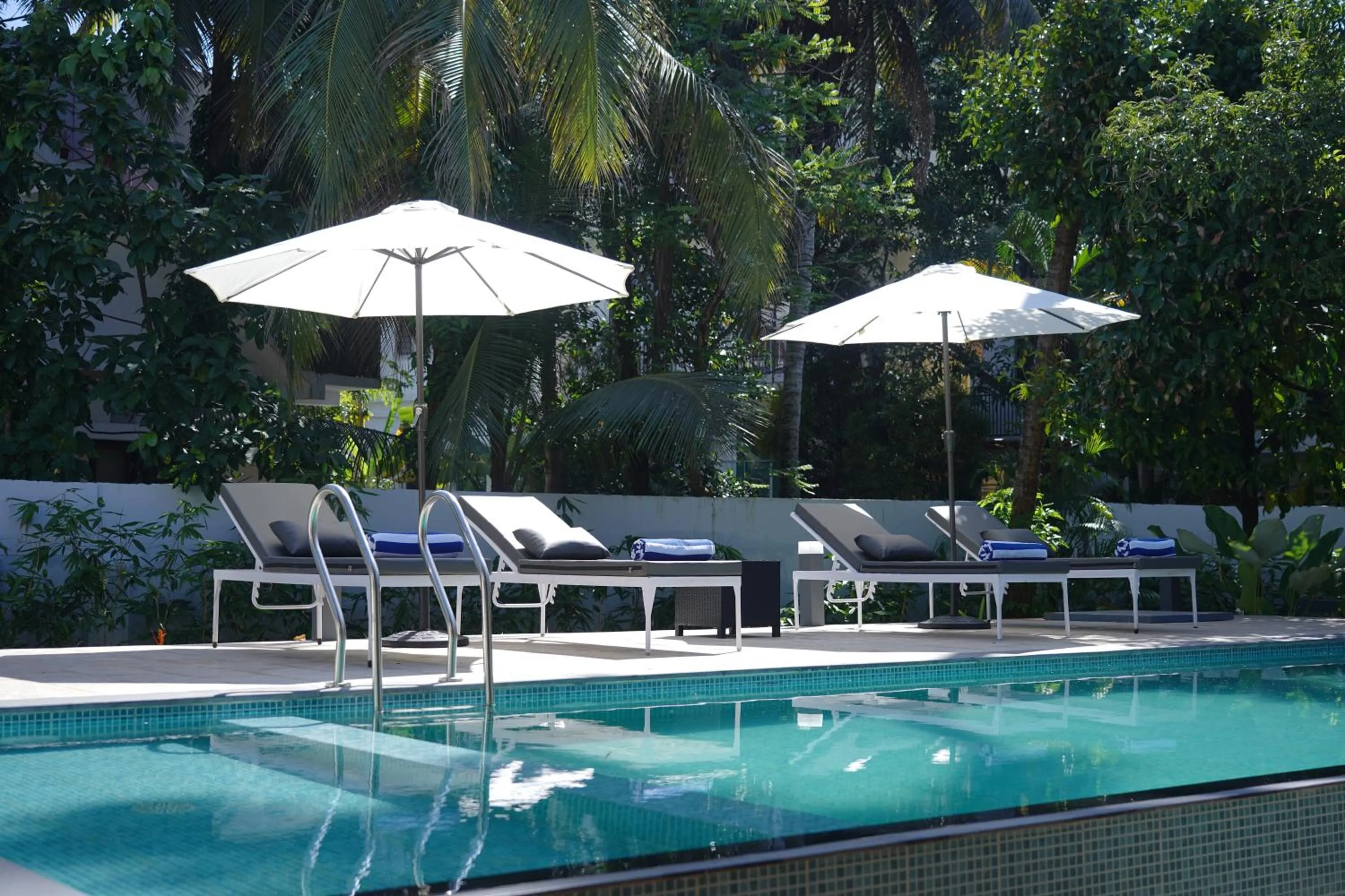 Swimming pool in Alfred Place