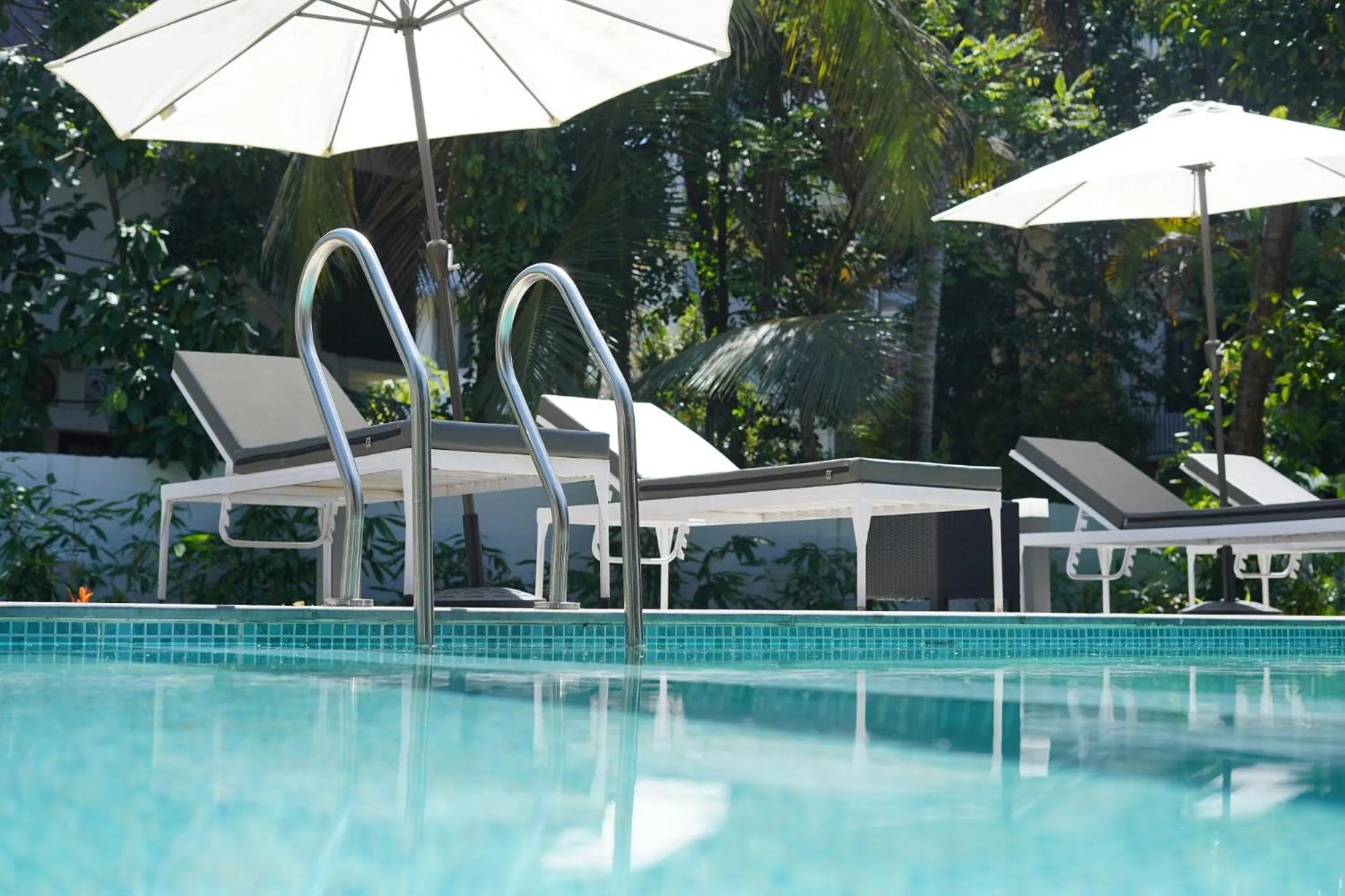 Swimming pool in Alfred Place