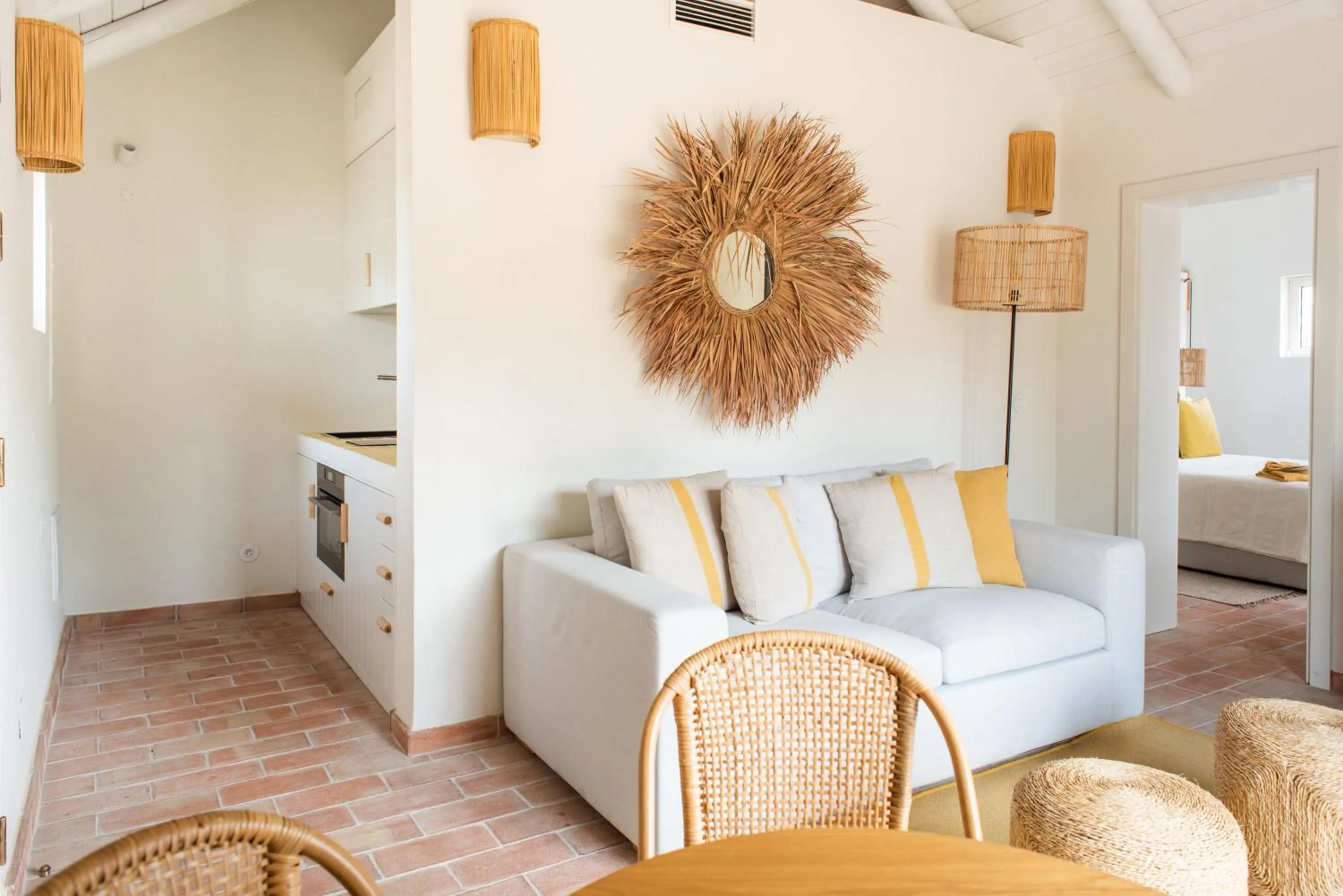 Living room, Bed in Independente Comporta