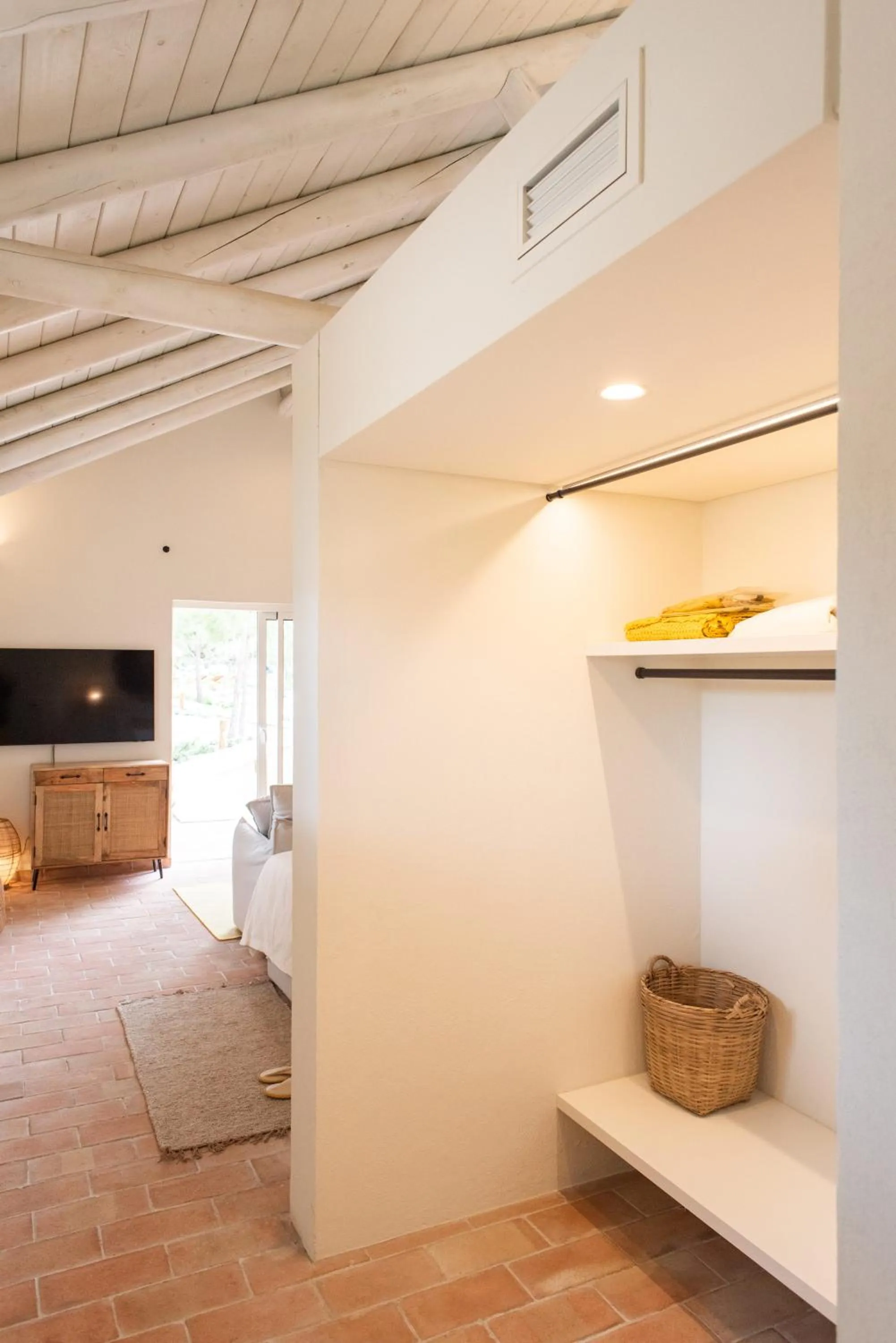 wardrobe in Independente Comporta