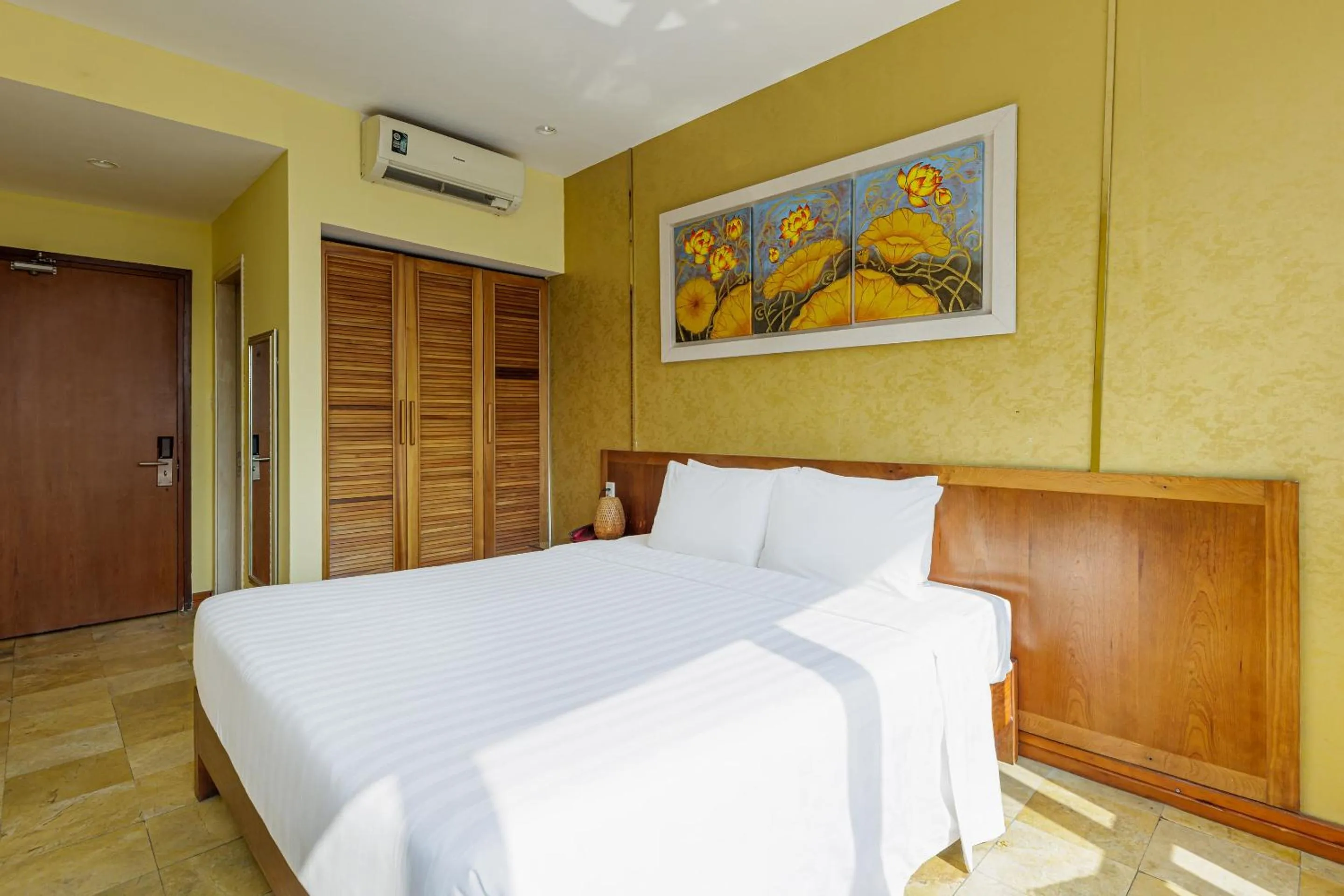 Bedroom, Bed in Collection O Le Grand Hanoi hotel - The Sun