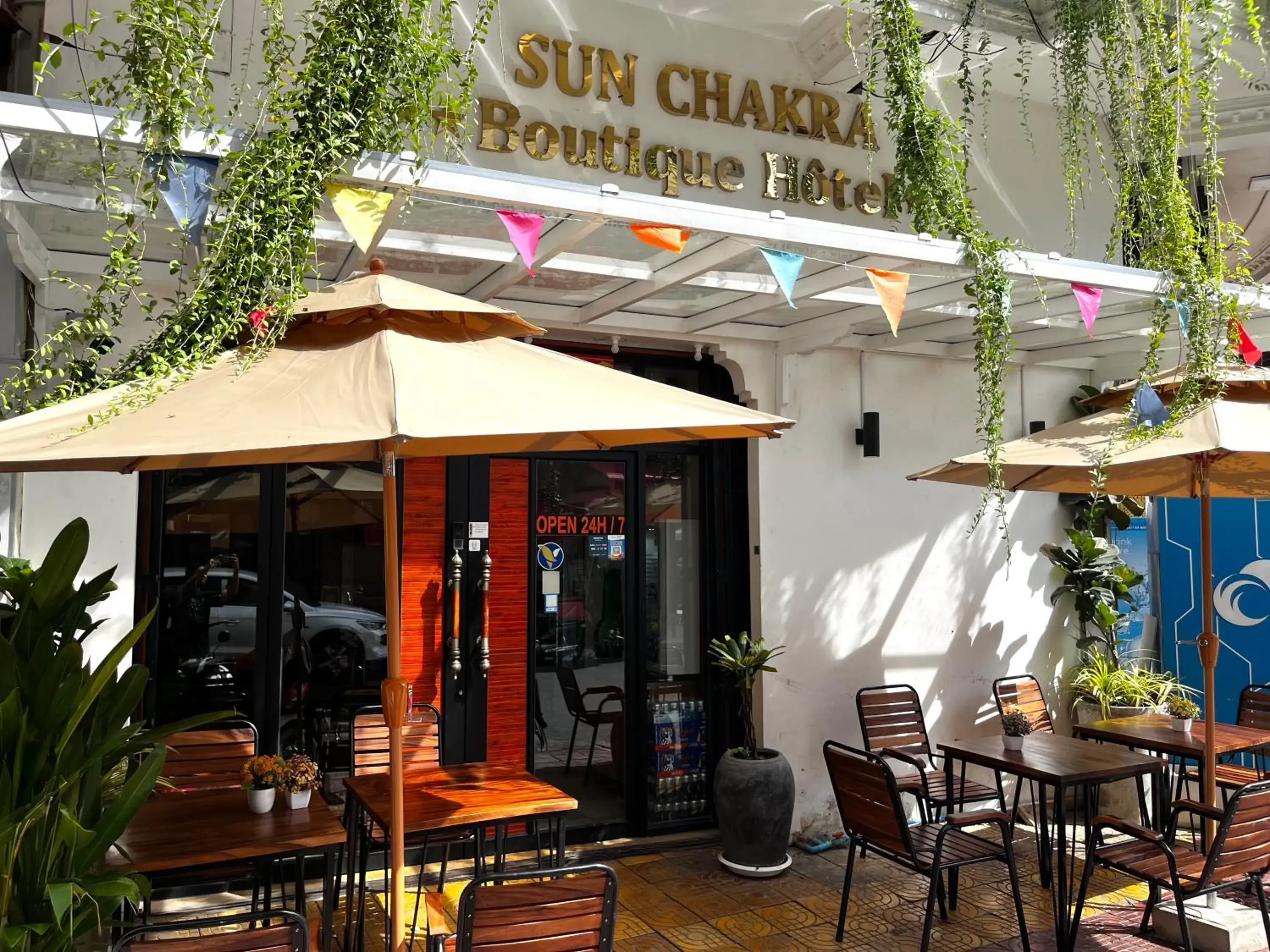 Facade/entrance in Sun Chakra Boutique Hotel - 50m to Museum & Royal Palace & Walking street Facade/entrance in Sun Chakra Boutique Hotel - 50m to Museum & Royal Palace & Walking street