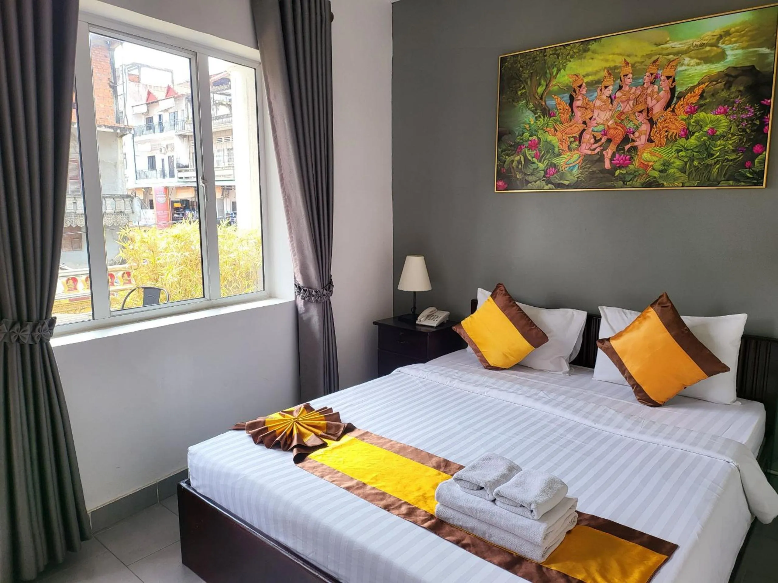 Bed in Sun Chakra Boutique Hotel - 50m to Museum & Royal Palace & Walking street