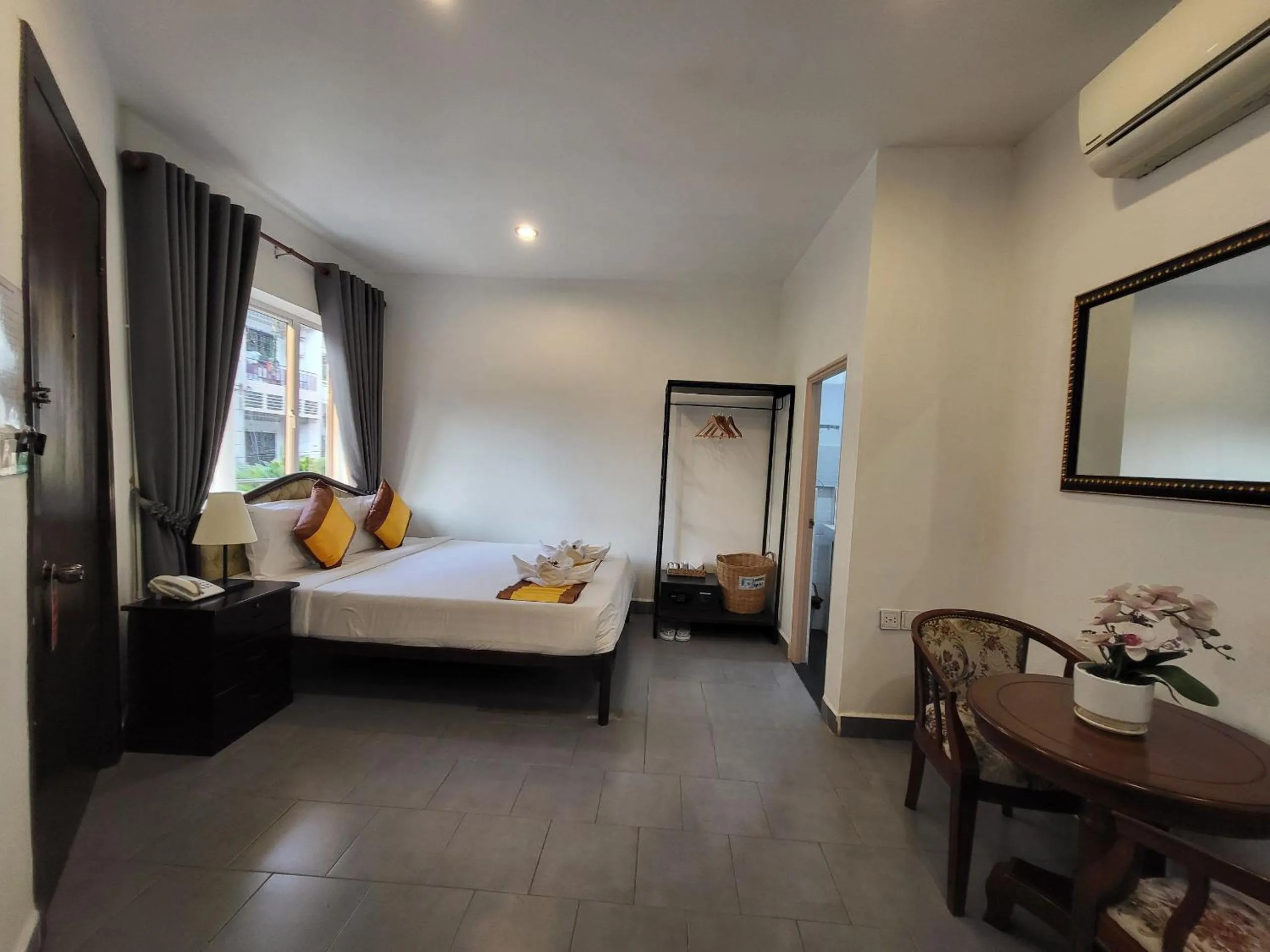 Bed in Sun Chakra Boutique Hotel - 50m to Museum & Royal Palace & Walking street