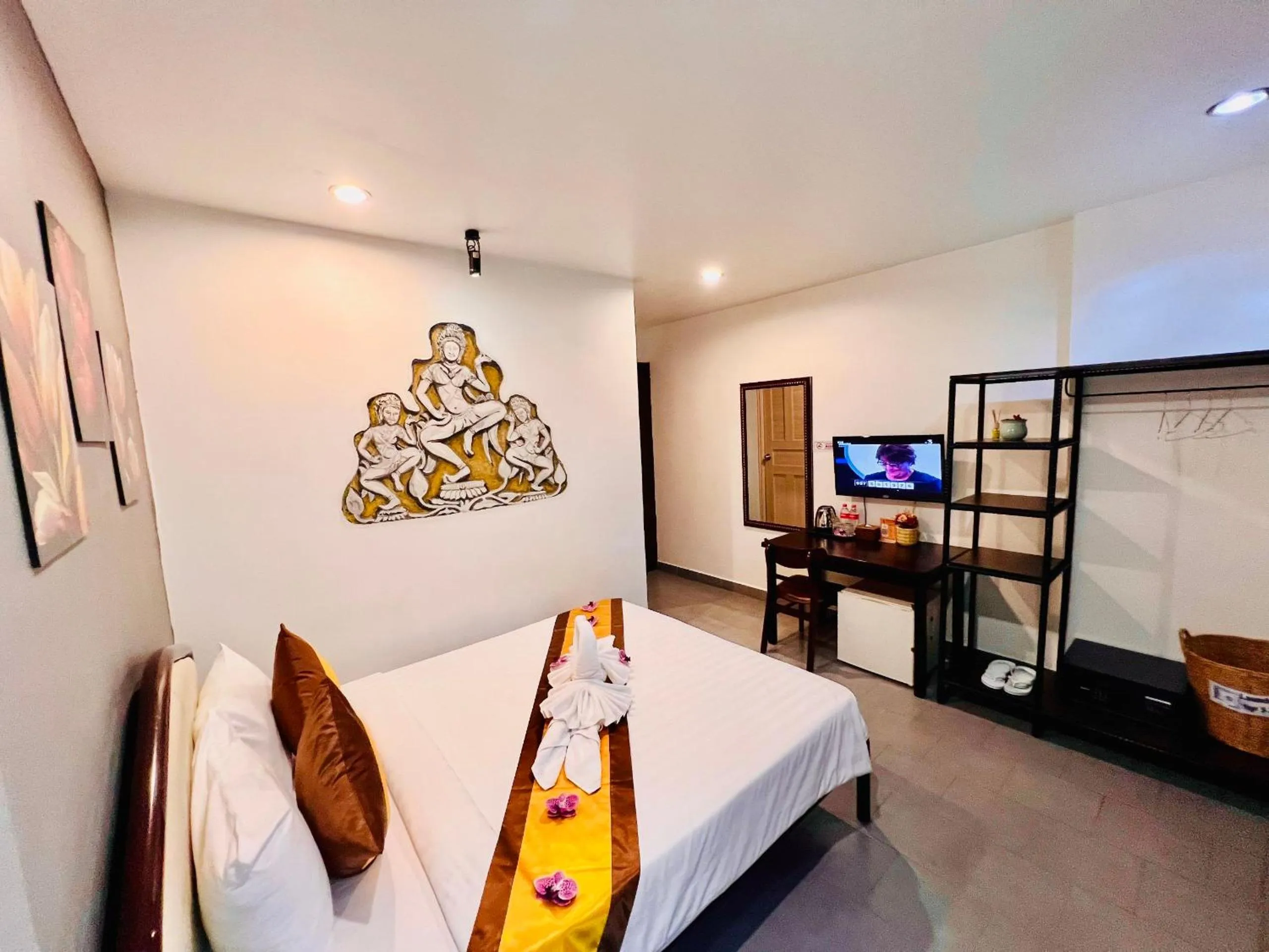 Bed in Sun Chakra Boutique Hotel - 50m to Museum & Royal Palace & Walking street