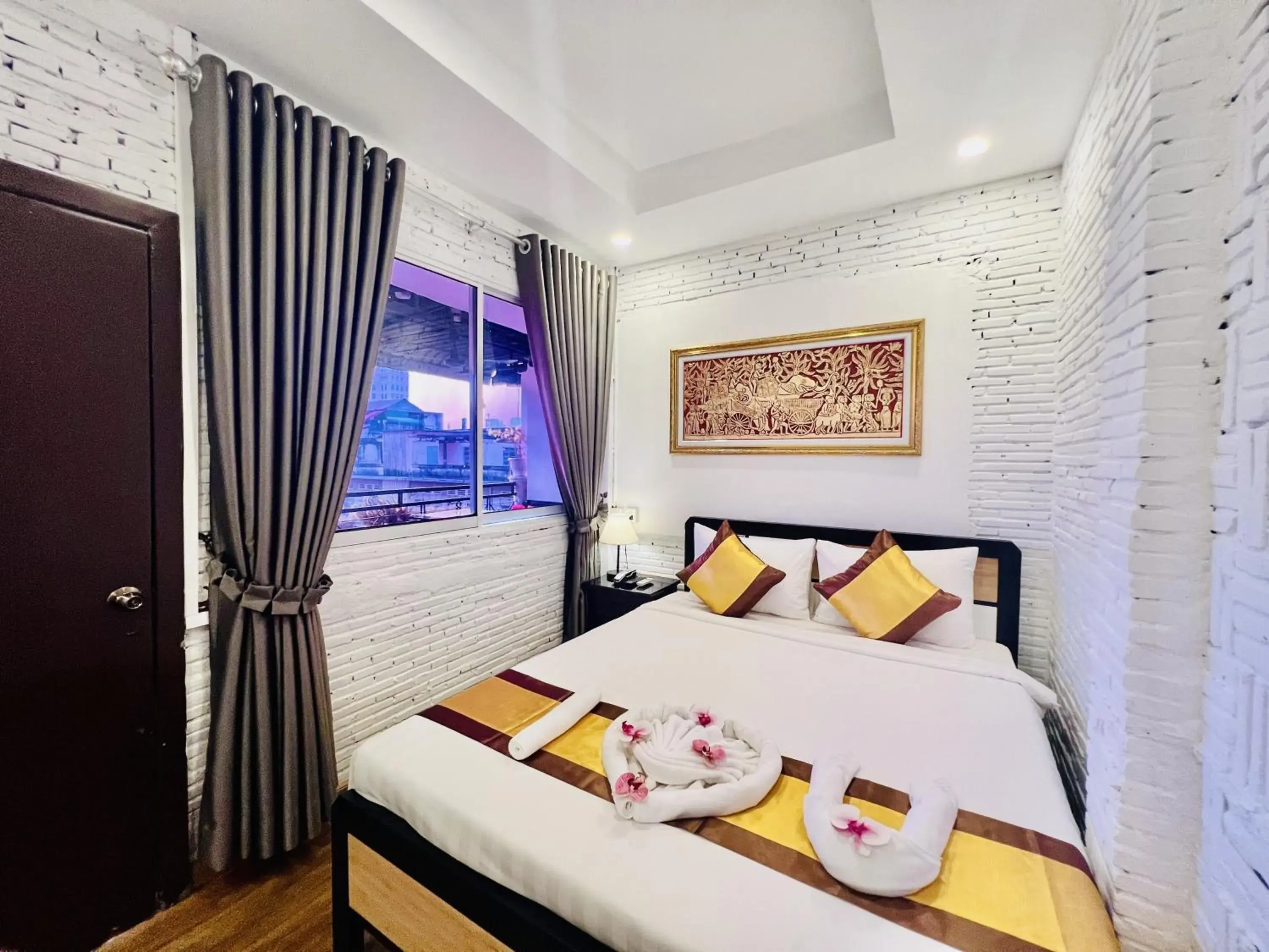 Bedroom, Bed in Sun Chakra Boutique Hotel - 50m to Museum & Royal Palace & Walking street Bedroom, Bed in Sun Chakra Boutique Hotel - 50m to Museum & Royal Palace & Walking street