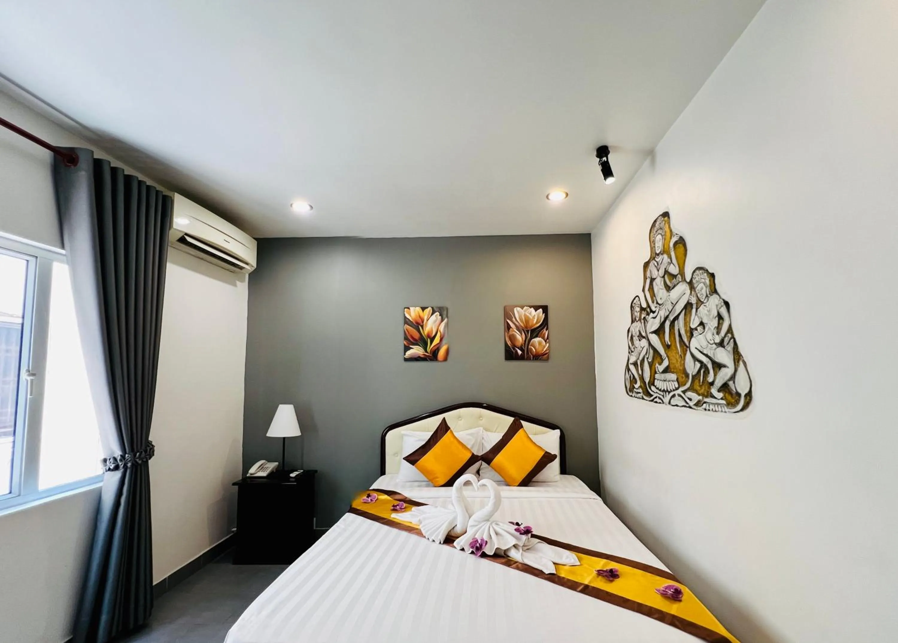 Bed in Sun Chakra Boutique Hotel - 50m to Museum & Royal Palace & Walking street