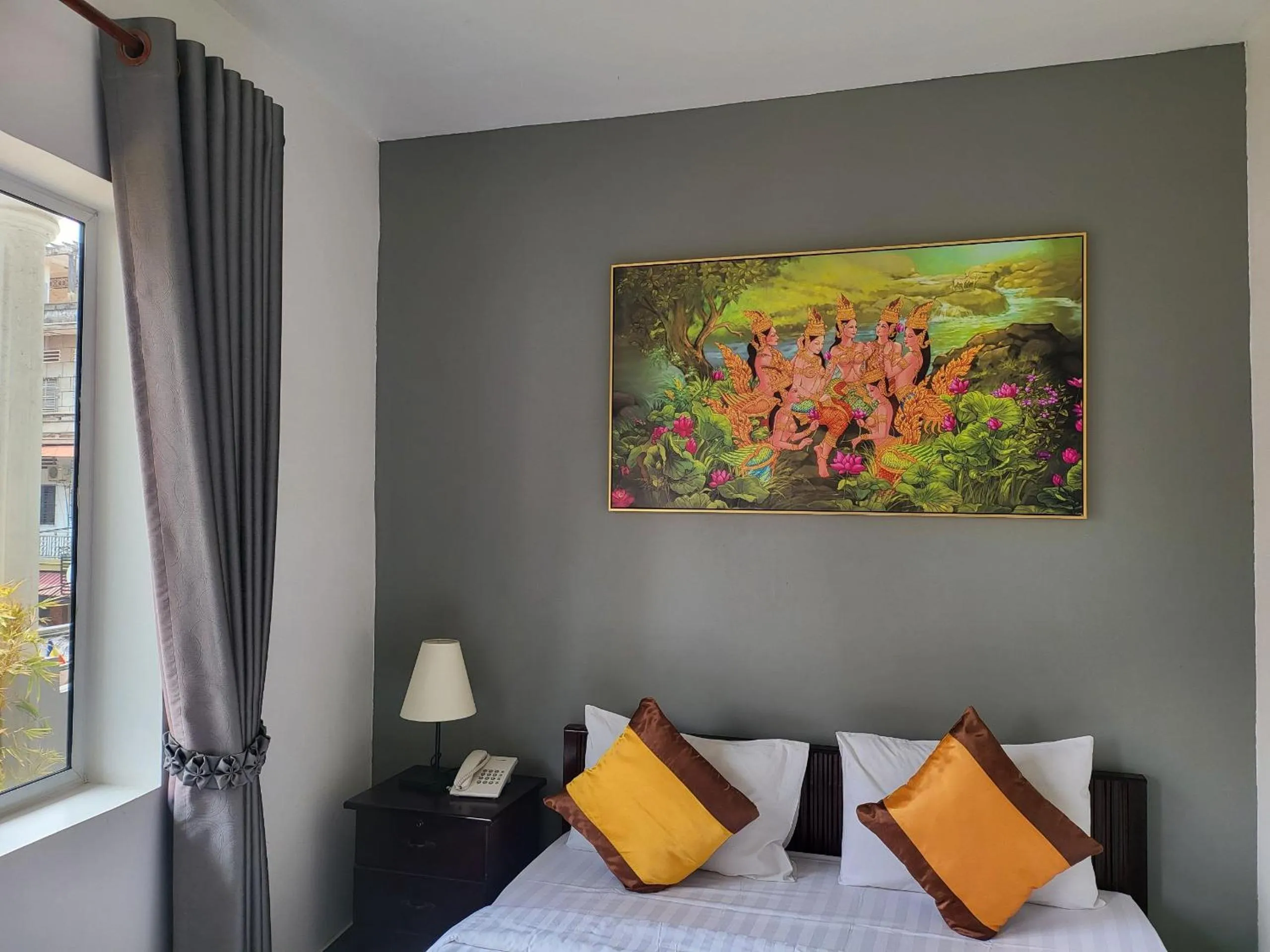 Bed in Sun Chakra Boutique Hotel - 50m to Museum & Royal Palace & Walking street