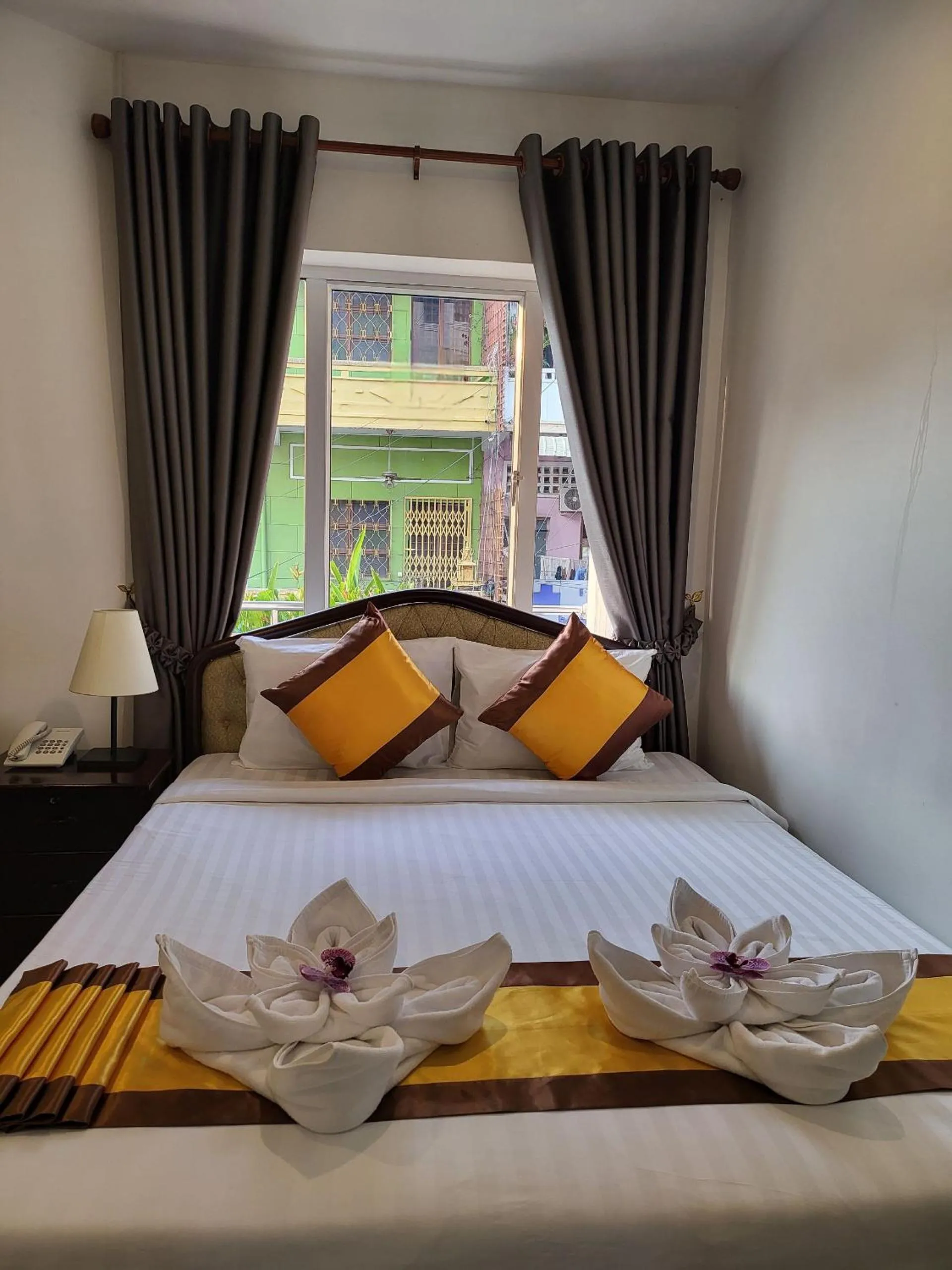 Bed in Sun Chakra Boutique Hotel - 50m to Museum & Royal Palace & Walking street