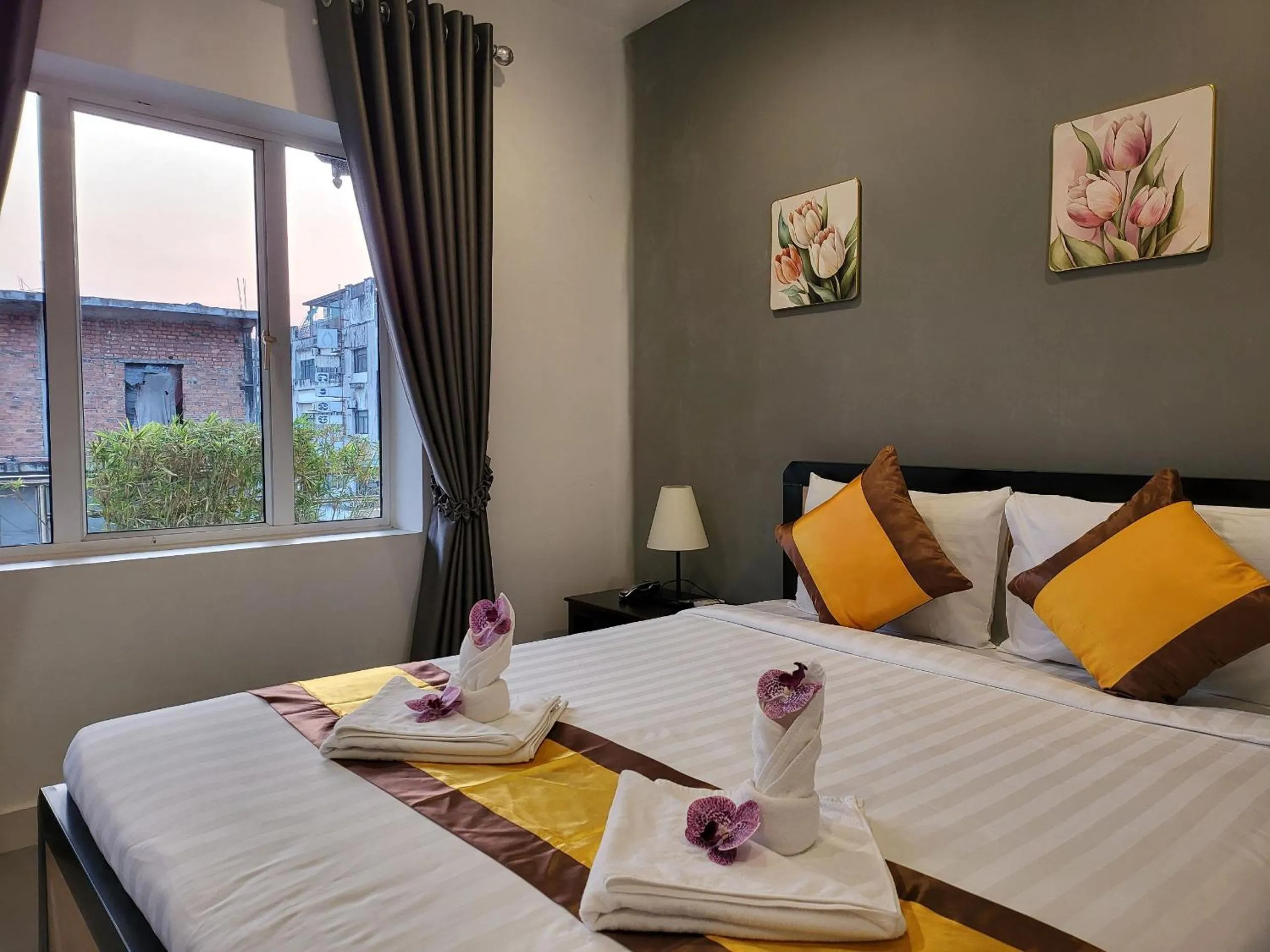 Bed in Sun Chakra Boutique Hotel - 50m to Museum & Royal Palace & Walking street