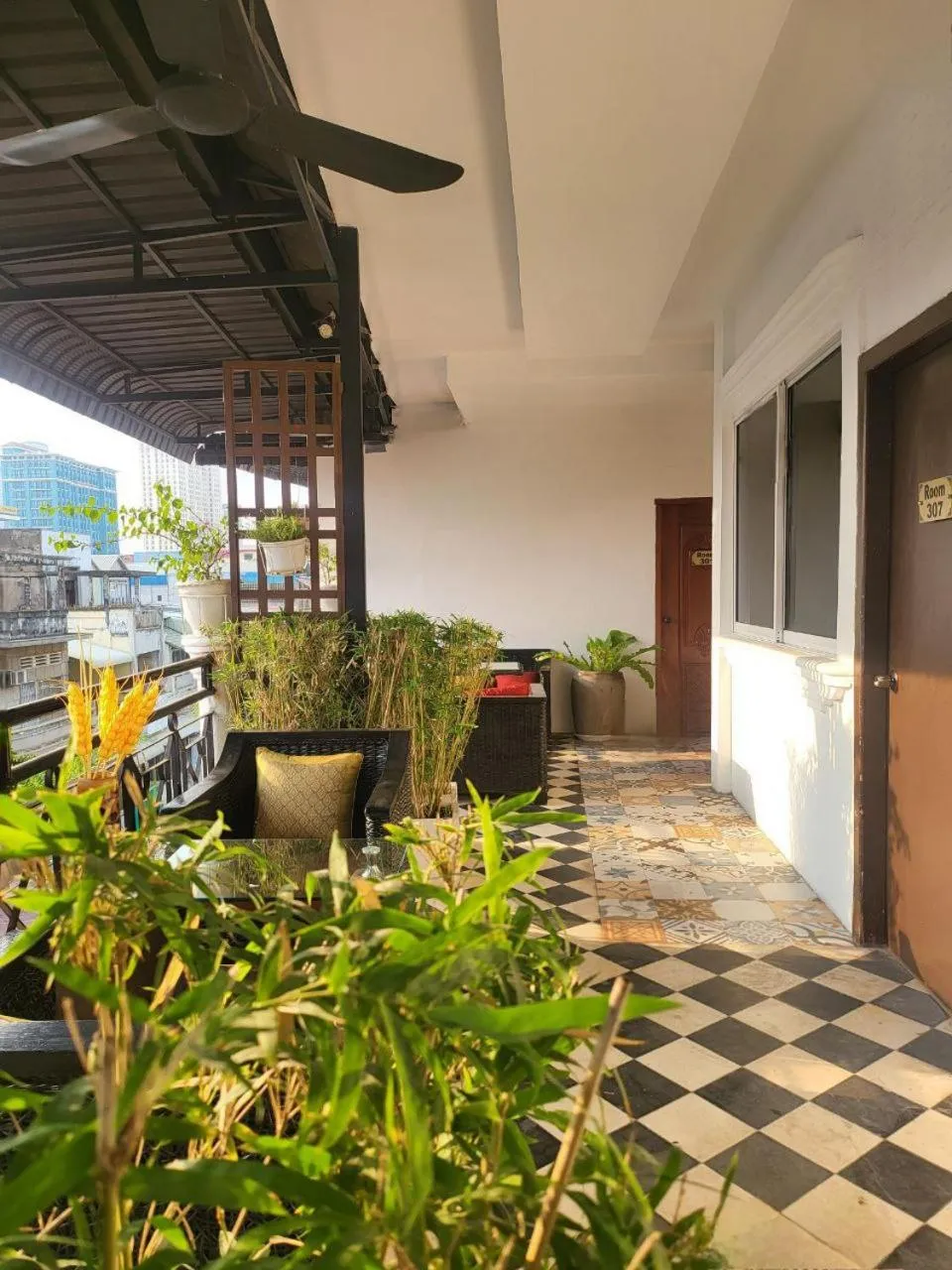 Patio in Sun Chakra Boutique Hotel - 50m to Museum & Royal Palace & Walking street