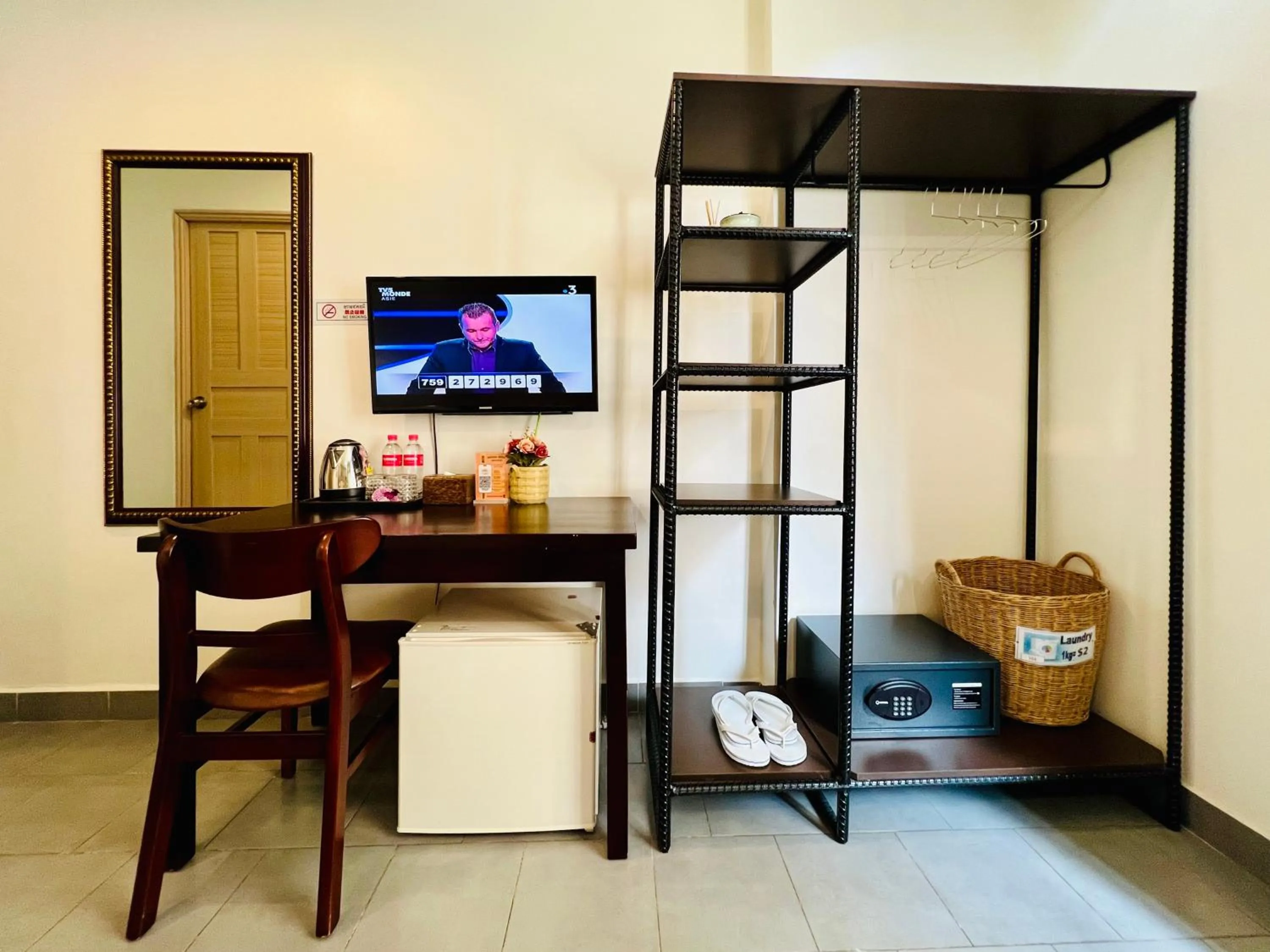 TV and multimedia in Sun Chakra Boutique Hotel - 50m to Museum & Royal Palace & Walking street