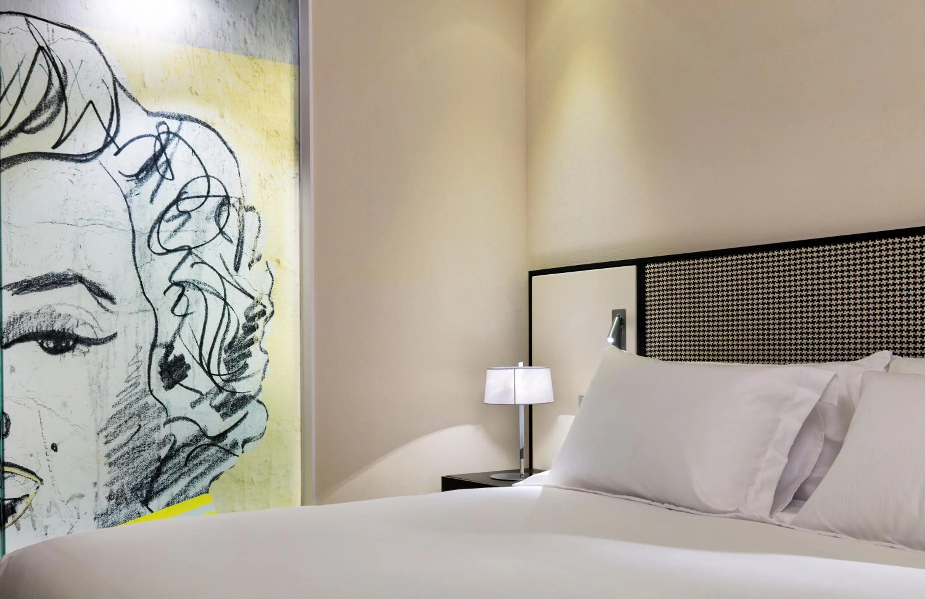 Decorative detail, Bed in H10 Art Gallery 4* Sup