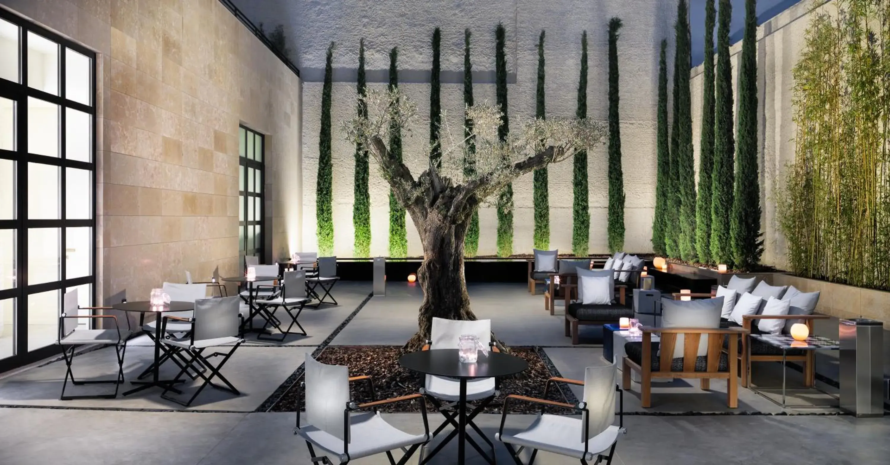 Lobby or reception in H10 Art Gallery 4* Sup Lobby or reception in H10 Art Gallery 4* Sup