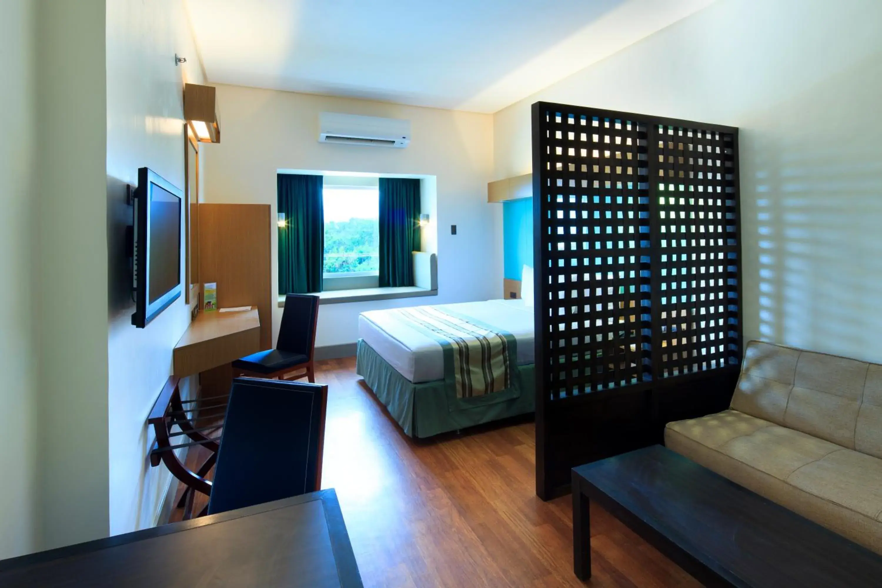 Day, Bed in Microtel by Wyndham South Forbes near Nuvali Day, Bed in Microtel by Wyndham South Forbes near Nuvali