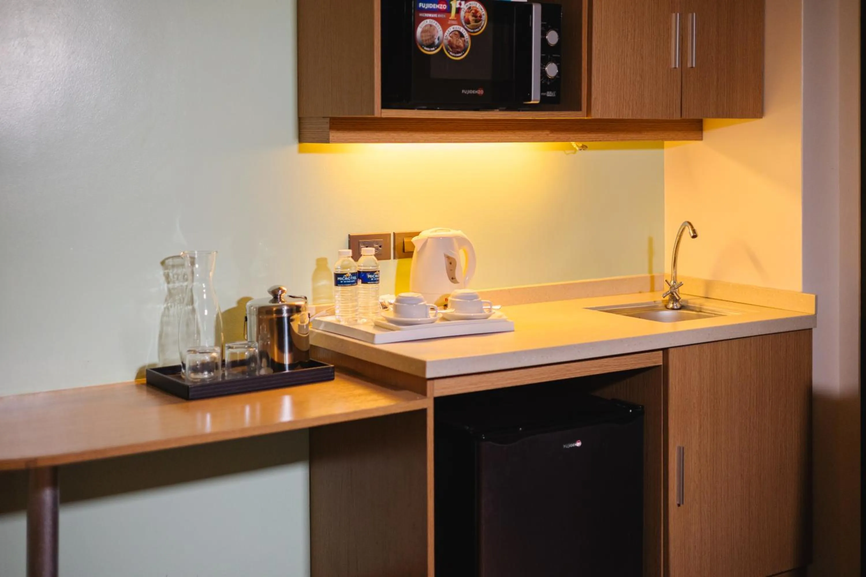 Coffee/tea facilities in Microtel by Wyndham South Forbes near Nuvali