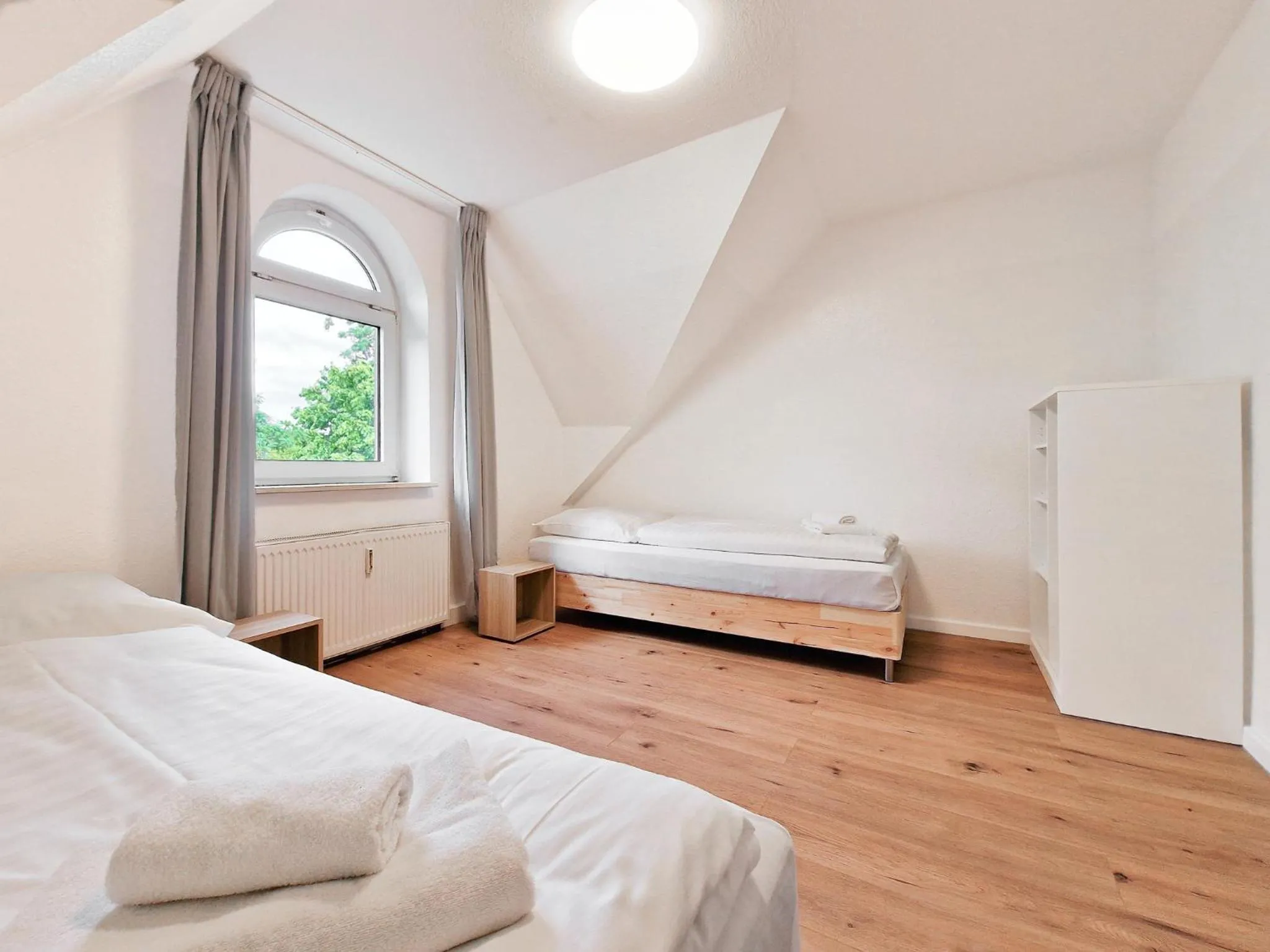 Tolstov Apartments - 3 and 4 Room Apartments